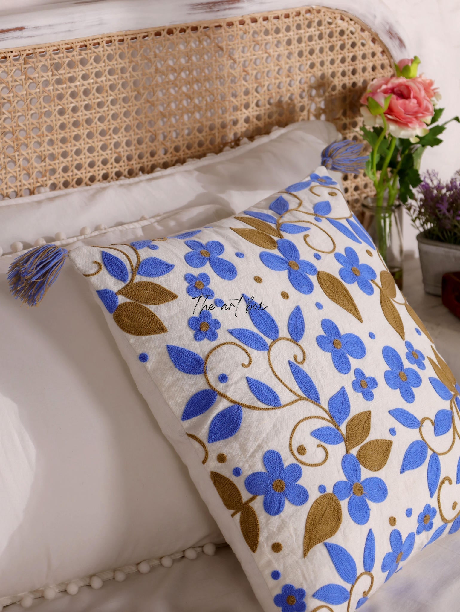 Personalized Floral Embroidery Pillow - Customize Your Comfort