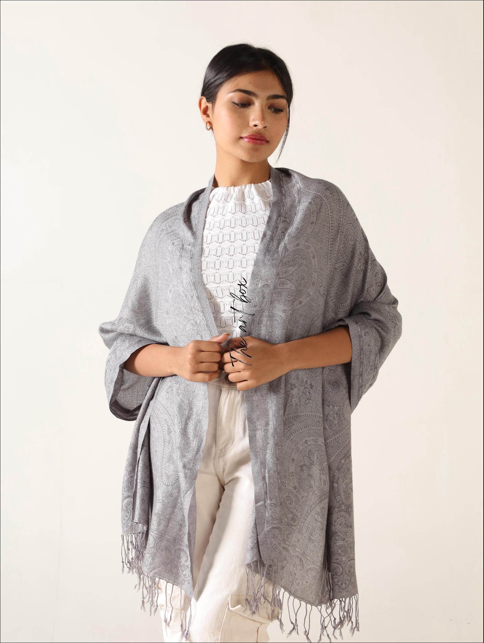 Travel in Style: Lightweight Paisley Shawl for Every Occasion