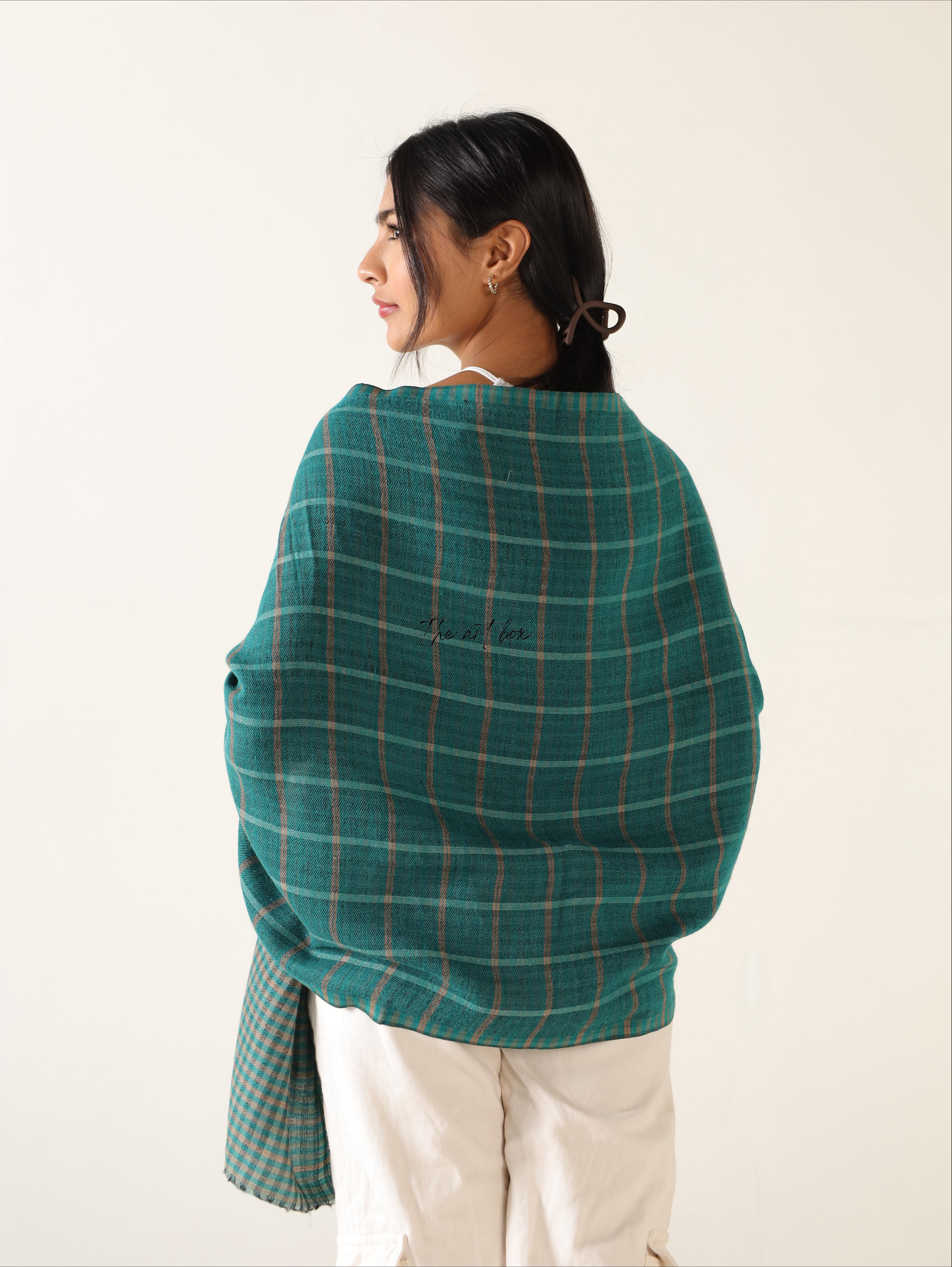 Versatile Reversible Plaid Scarf Your Go-To Fashion Accessory