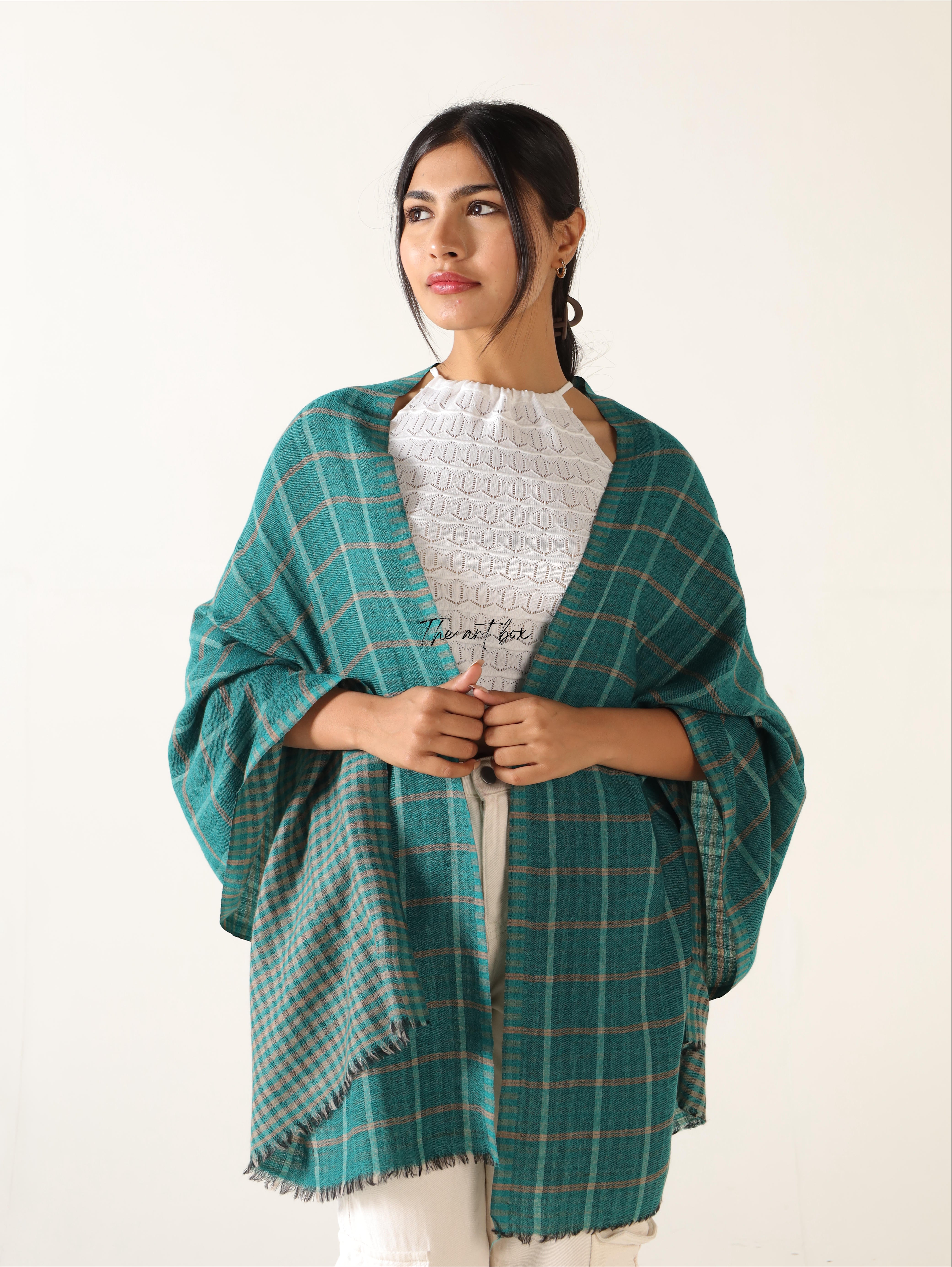 Versatile Reversible Plaid Scarf Your Go-To Fashion Accessory