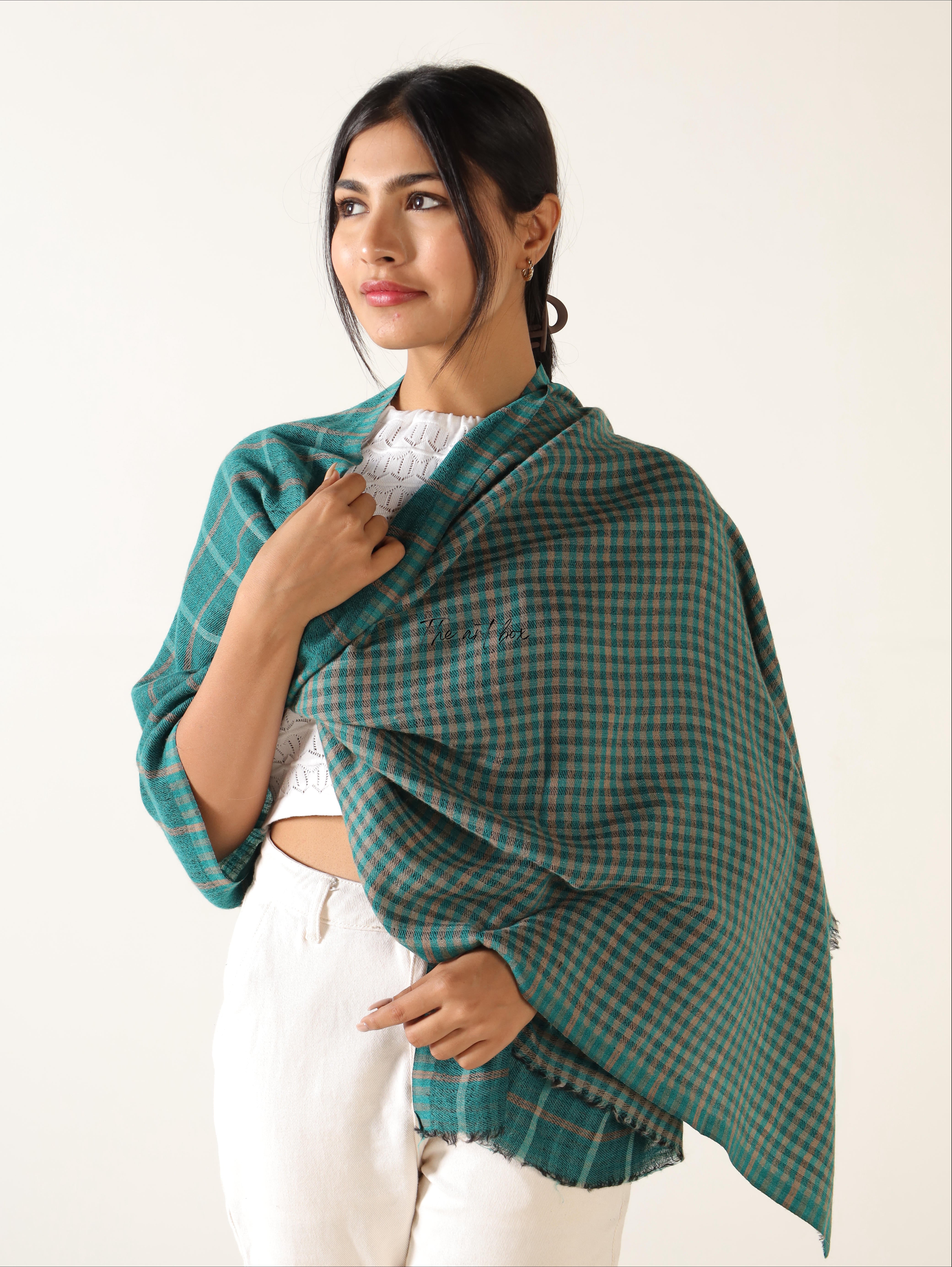 Versatile Reversible Plaid Scarf Your Go-To Fashion Accessory