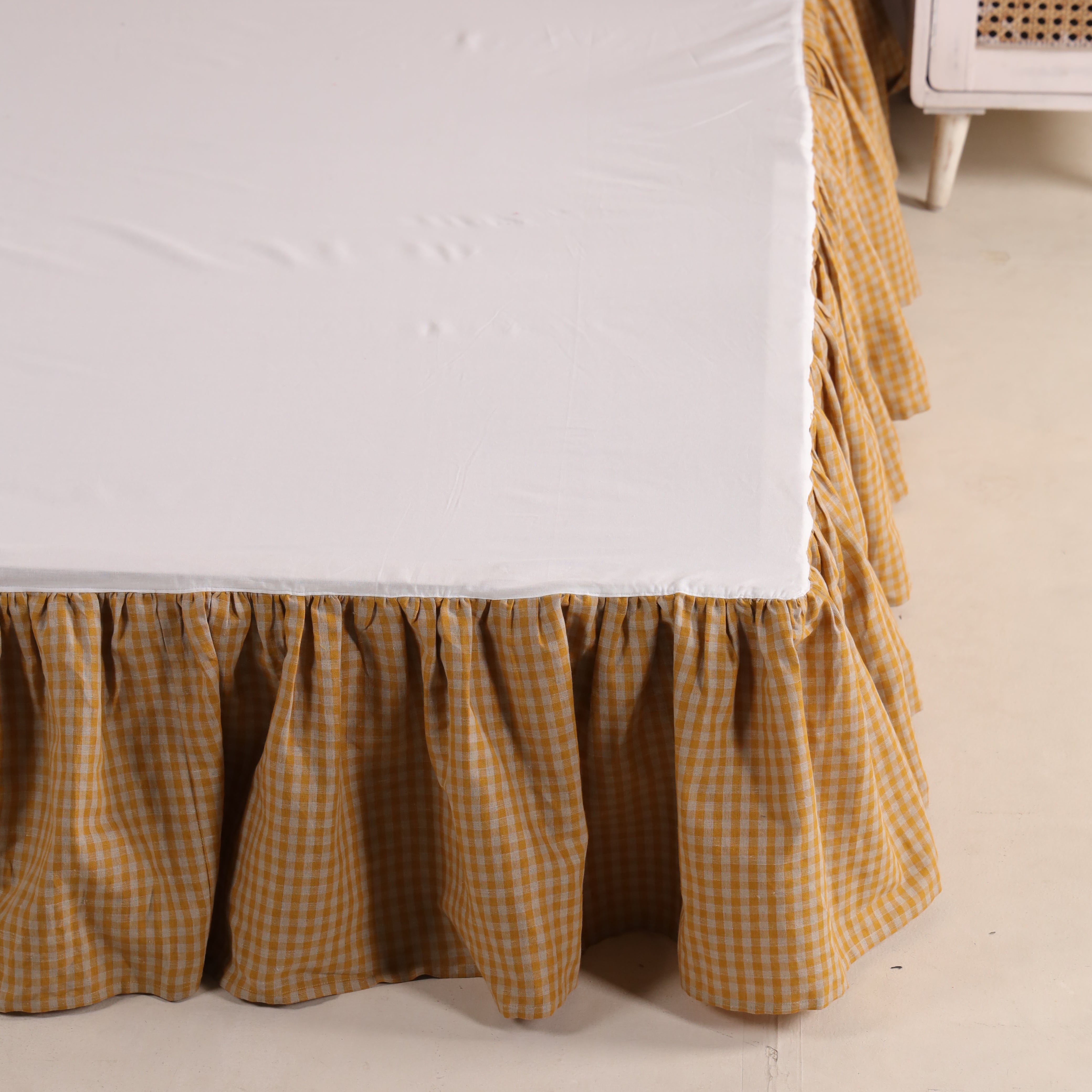 Country Farmhouse Black Gingham Ruffled Bed Skirt – Classic Checkered Gathered Bed Valance