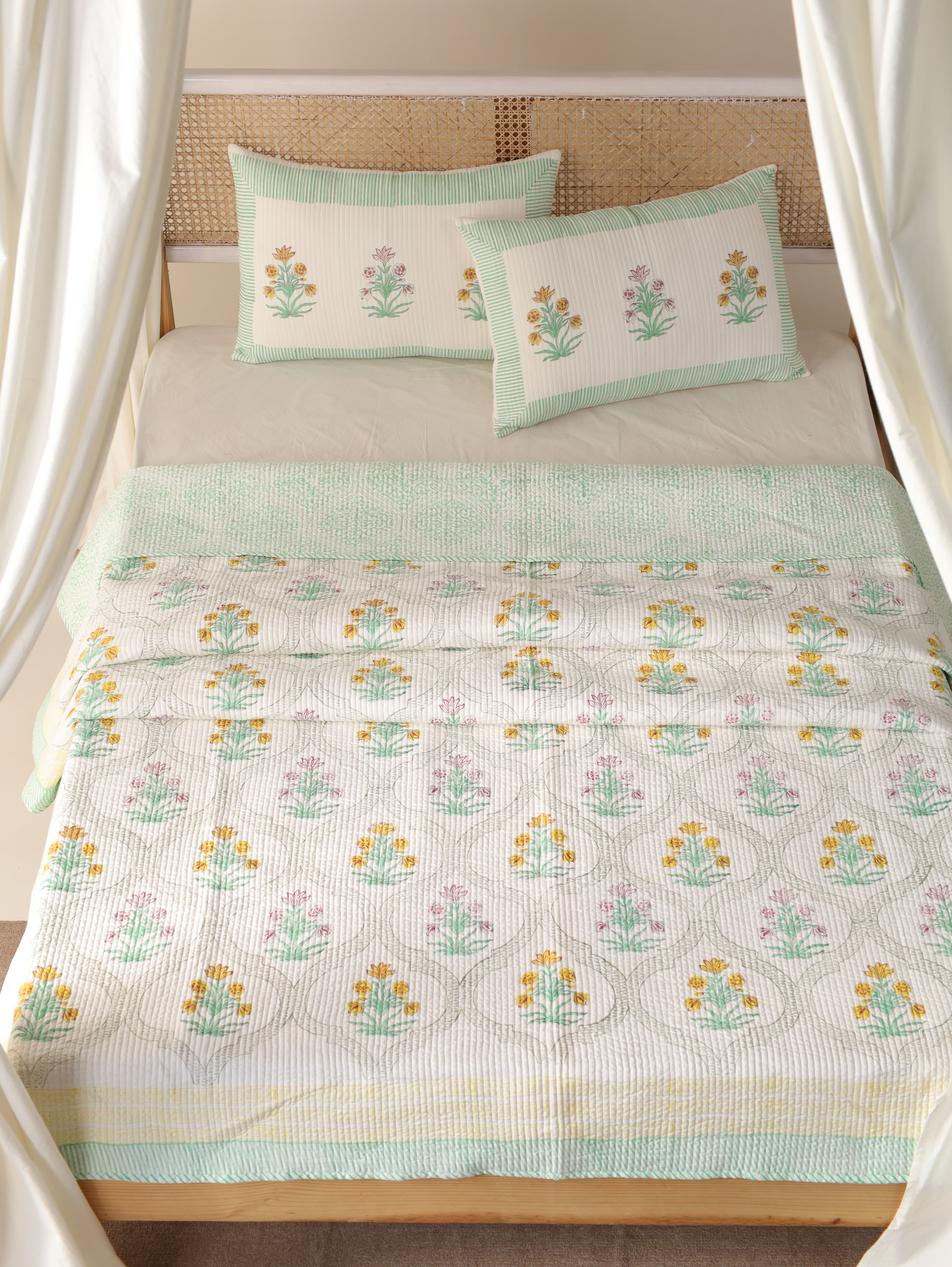 Handmade Floral Printed Quilt Bed Cover, Cotton Quilted Throw blanket Hand Block Print Cotton Cozy Comforter Bed decor