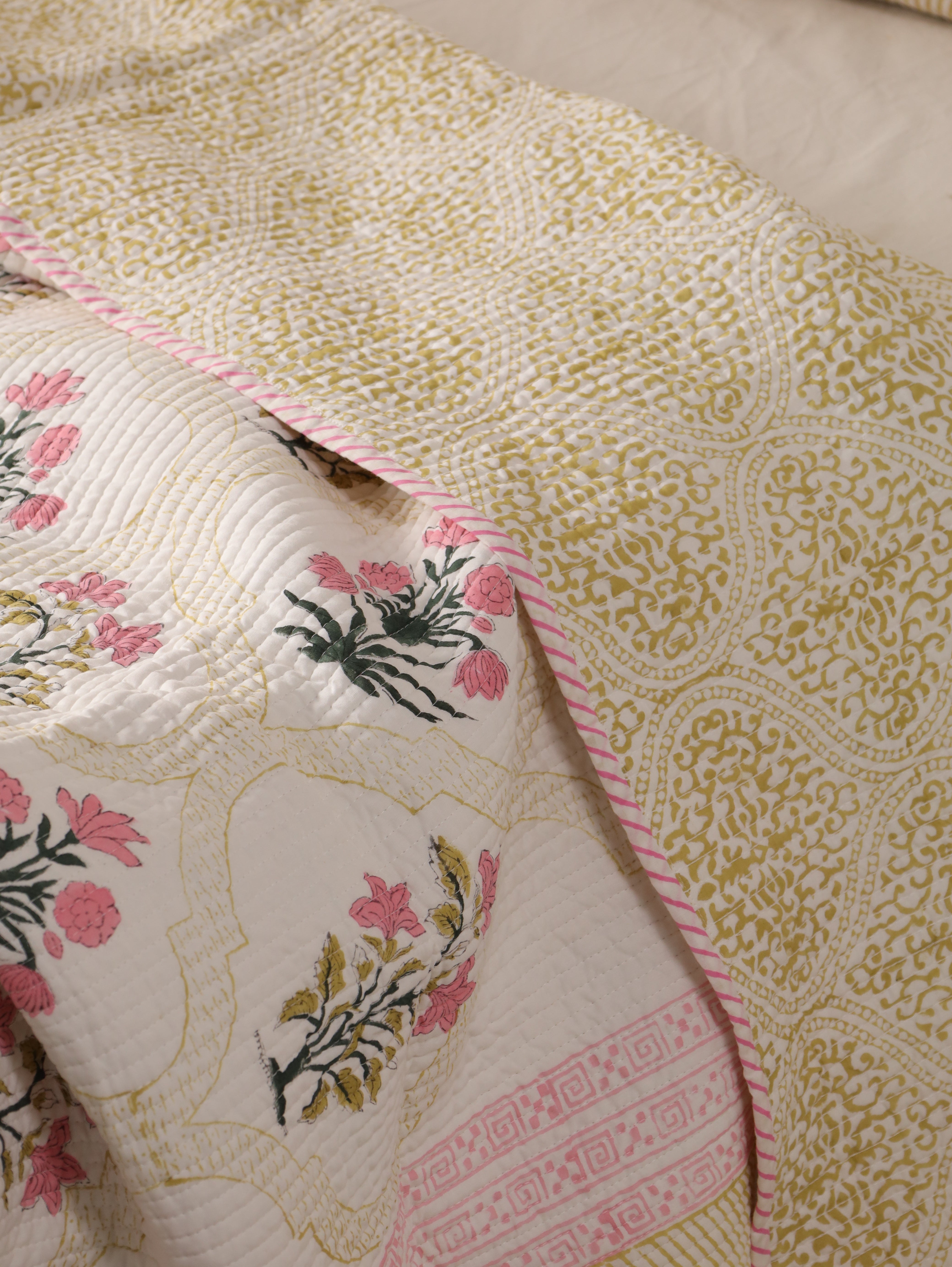 Boho Comforter Quilt Set with Pillowcases | Handmade Soft Blanket for Bedroom Decor