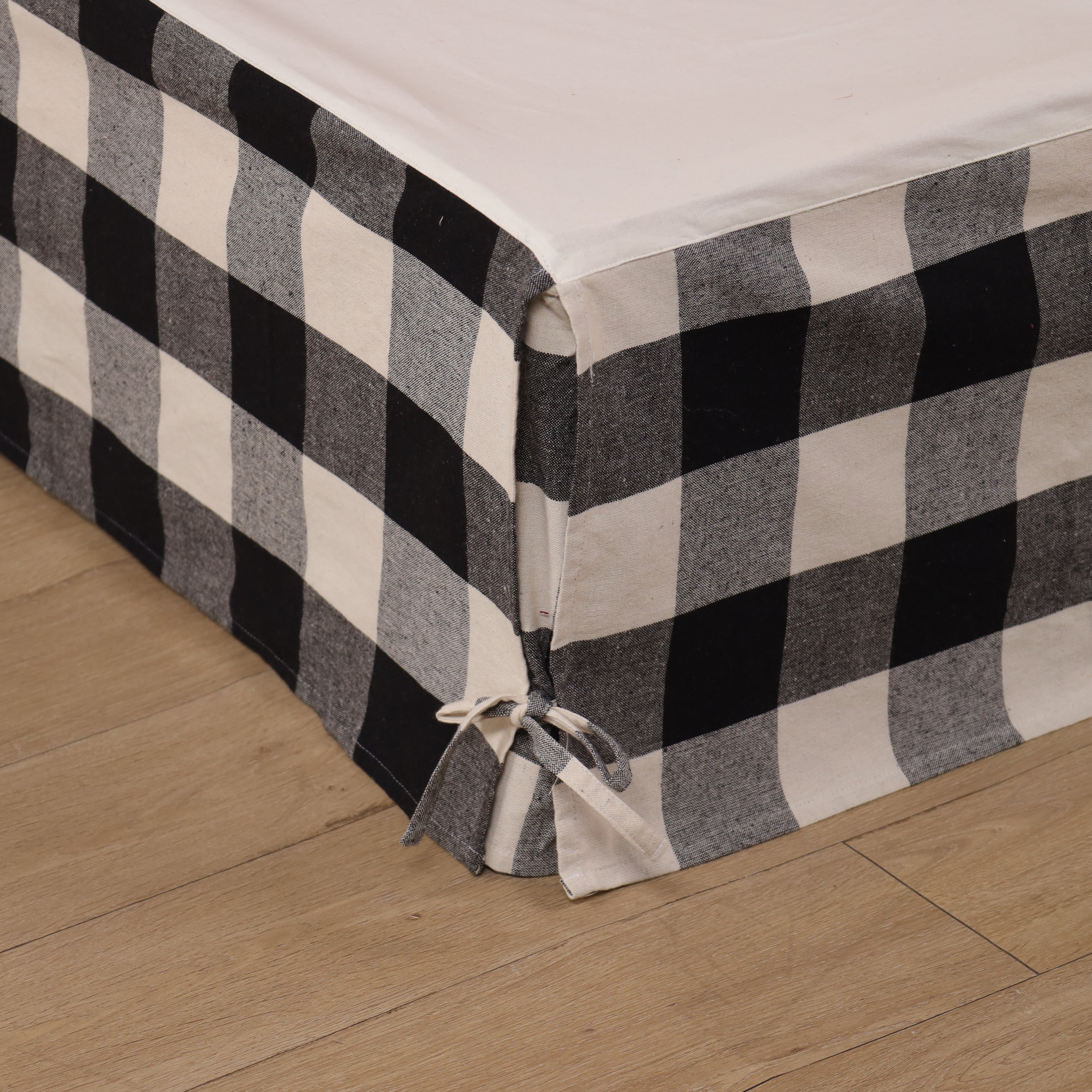 Rustic Farmhouse Black Buffalo Check Tailored Bed Skirt – Classic Plaid Pleated Bed Valance