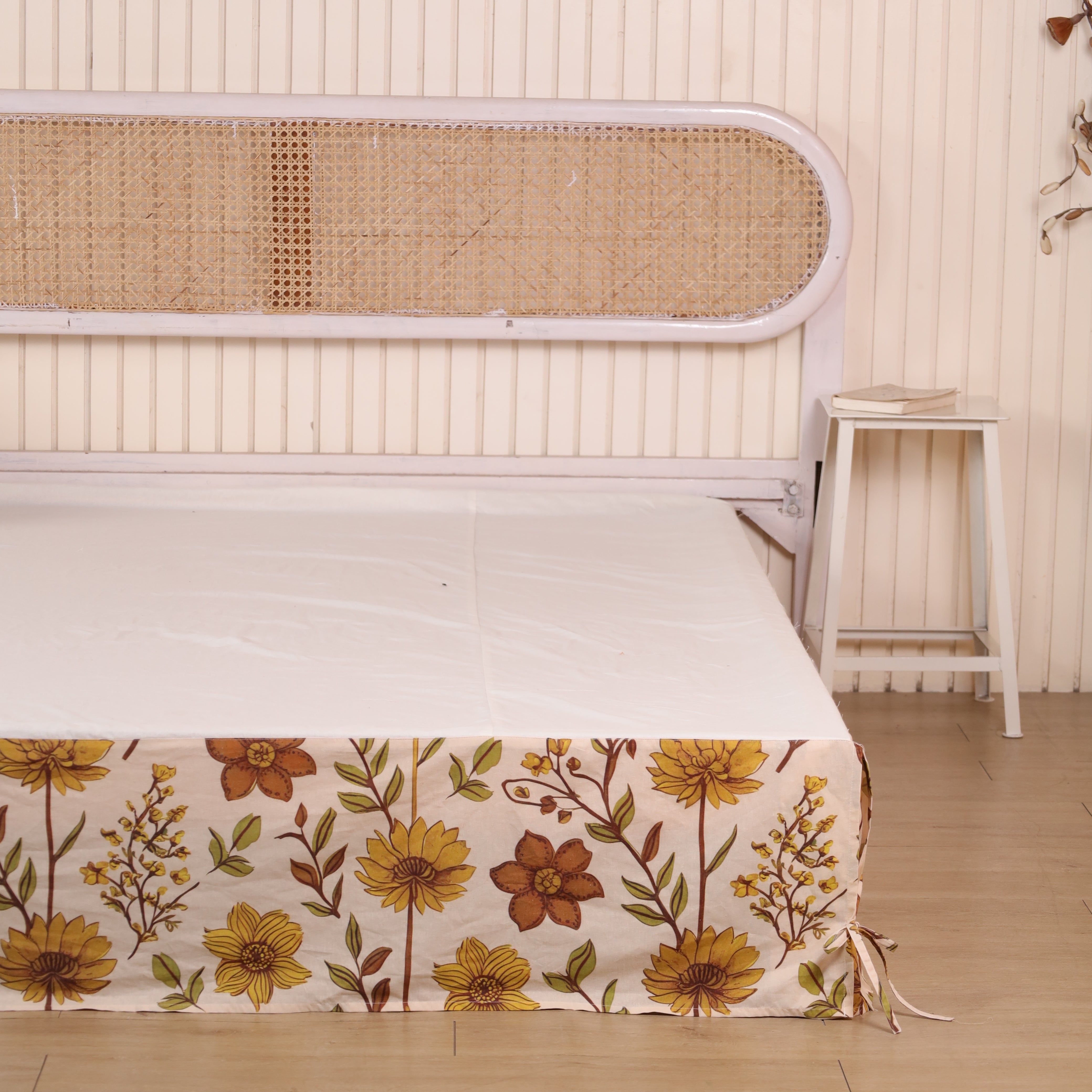 Vintage Botanical Sunflower Tailored Bed Skirt – Retro Floral Pleated Bed Valance