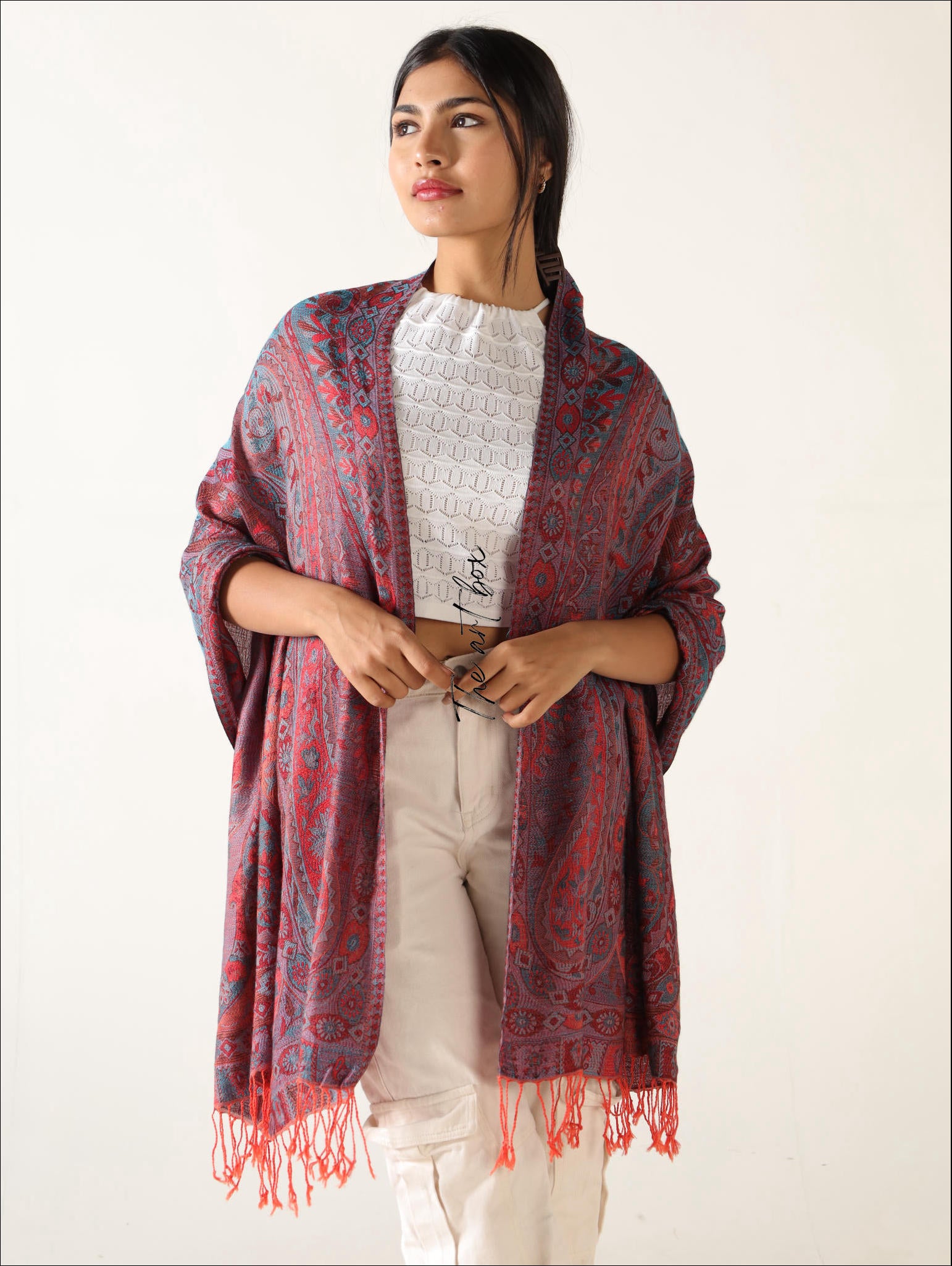 Chic and Versatile: Cashmere Feel Pashmina Scarf for Stylish Evenings