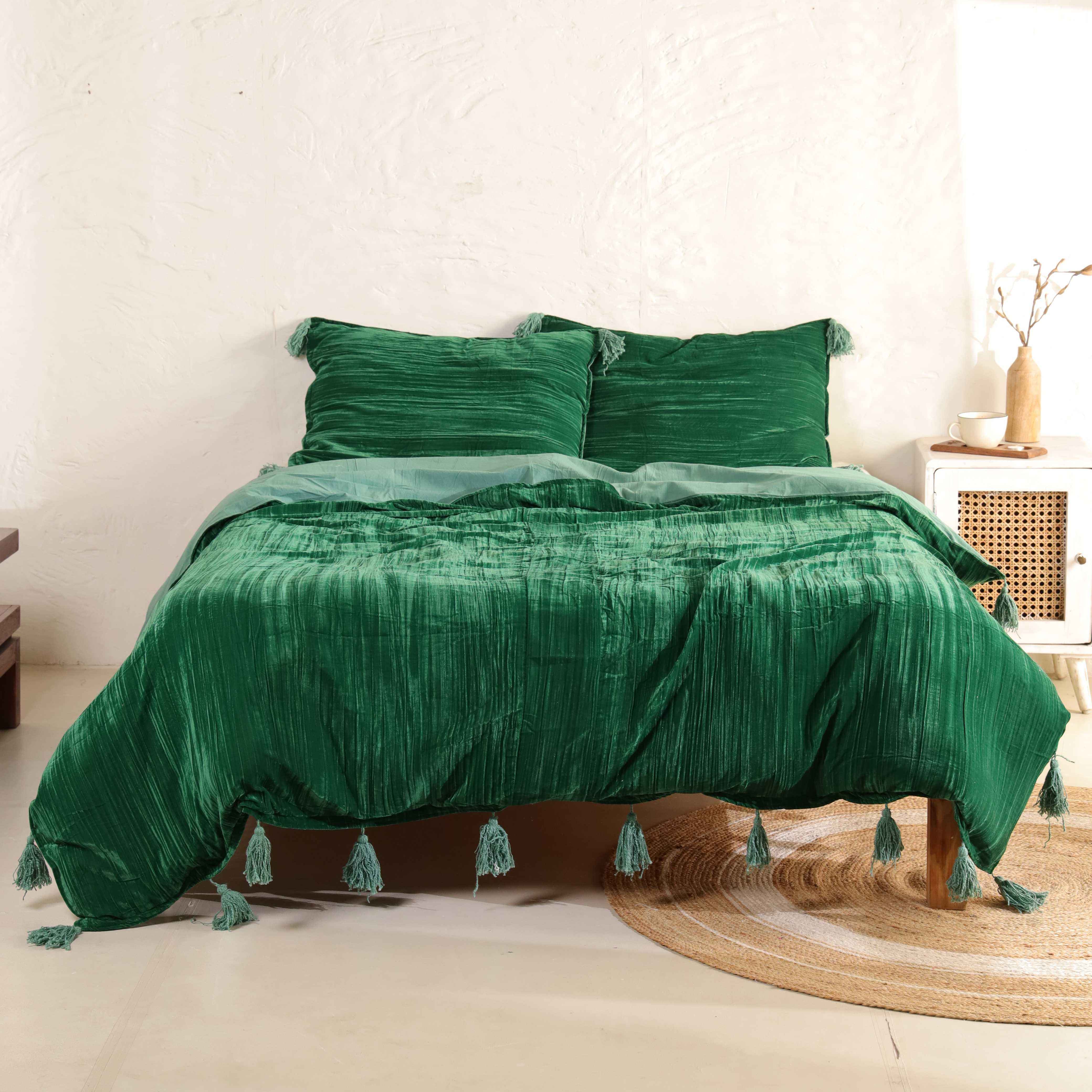 Velvet Duvet Cover Set - Luxury Emerald Green Boho Bedding with Tassels - 3 Piece Soft Textured Bedding Set
