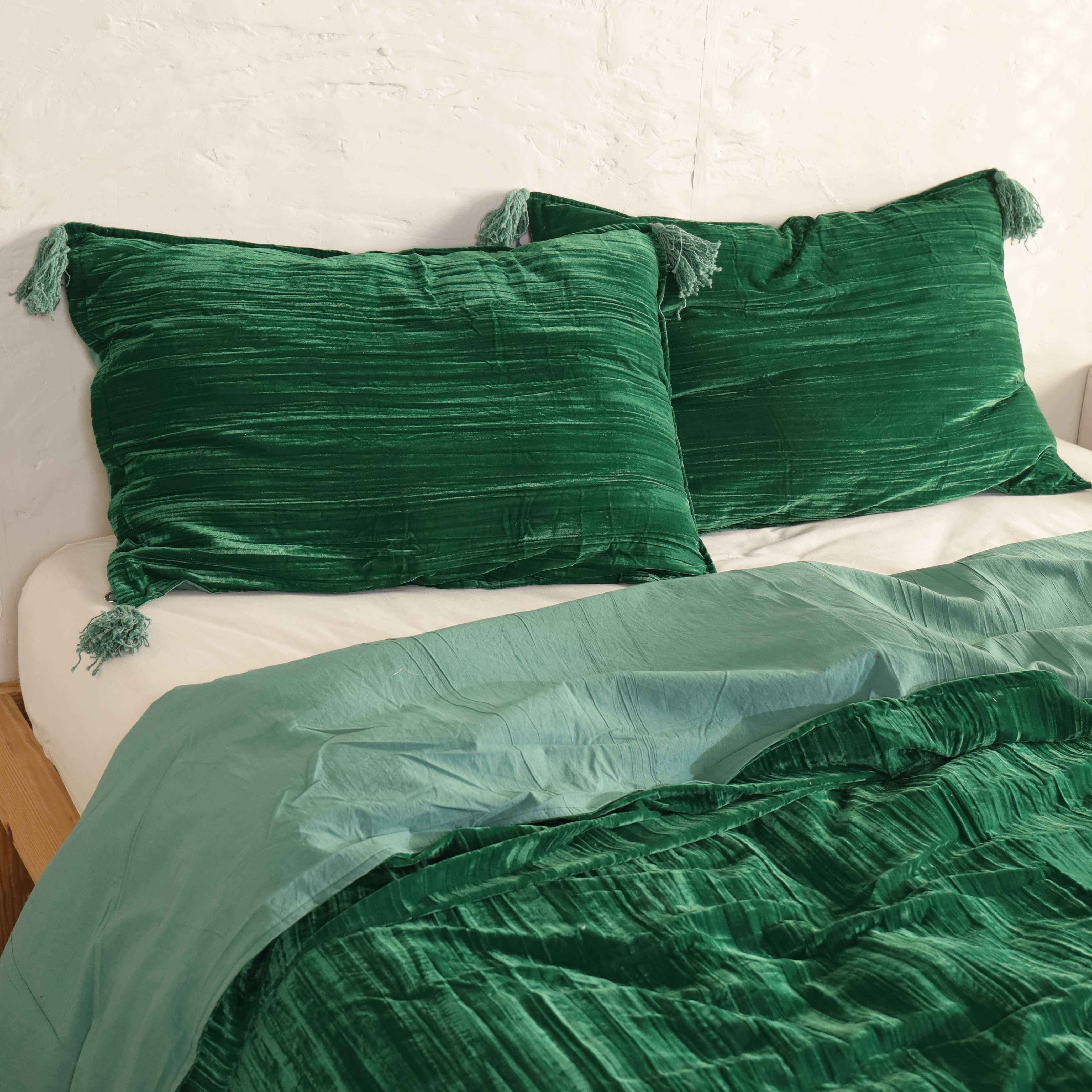 Velvet Duvet Cover Set - Luxury Emerald Green Boho Bedding with Tassels - 3 Piece Soft Textured Bedding Set