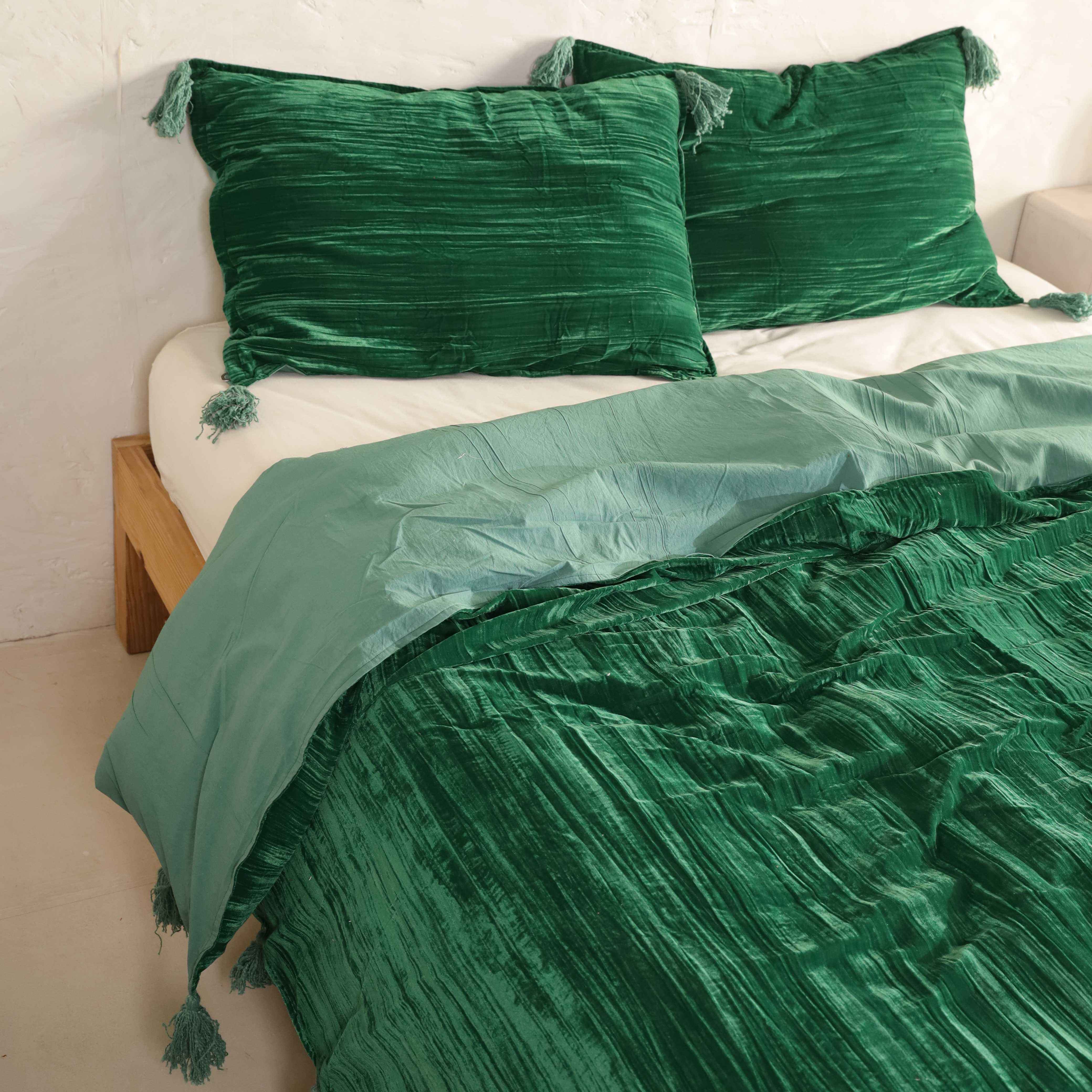 Velvet Duvet Cover Set - Luxury Emerald Green Boho Bedding with Tassels - 3 Piece Soft Textured Bedding Set