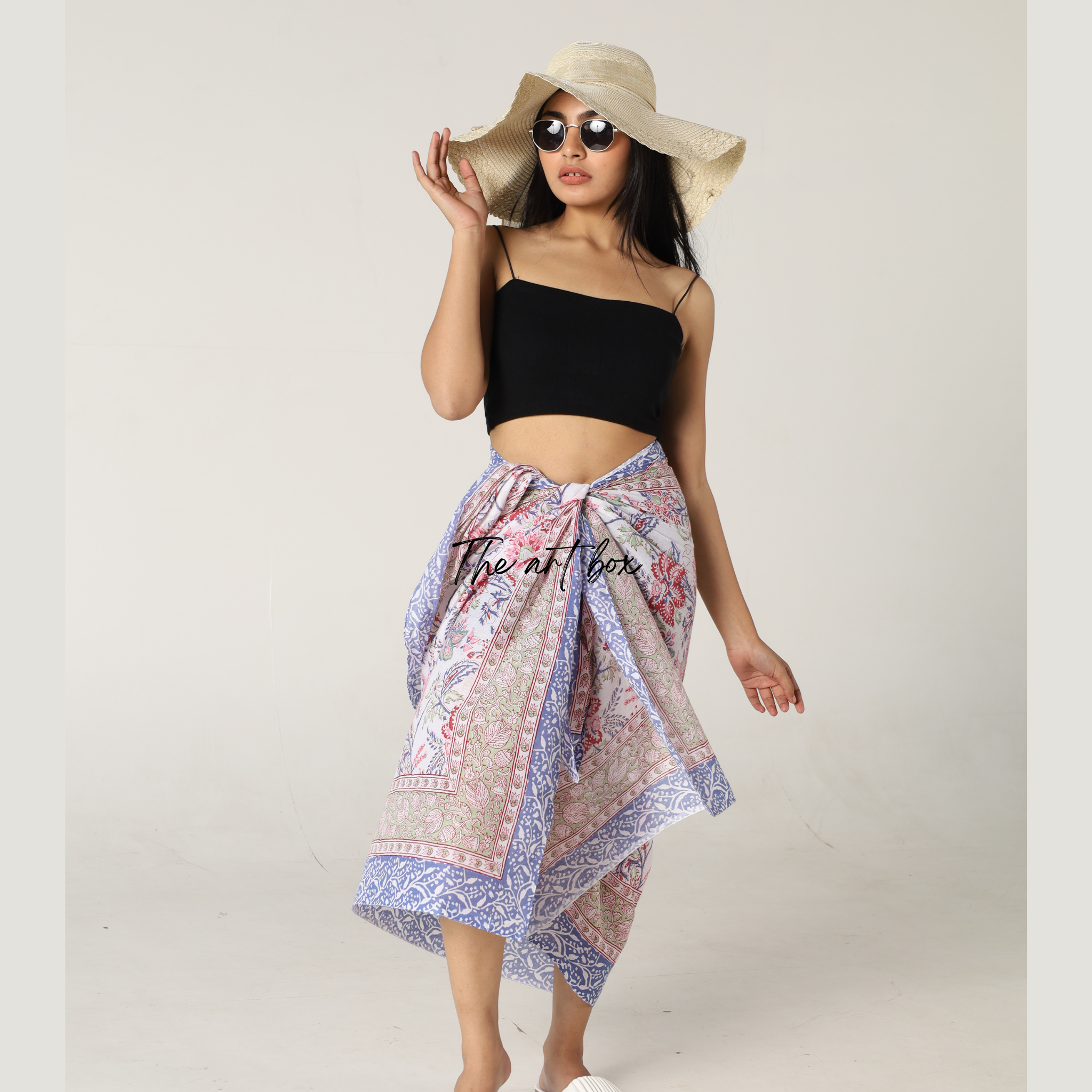 Versatile Beach Cover-Up: Printed Sarong for Summer Fun