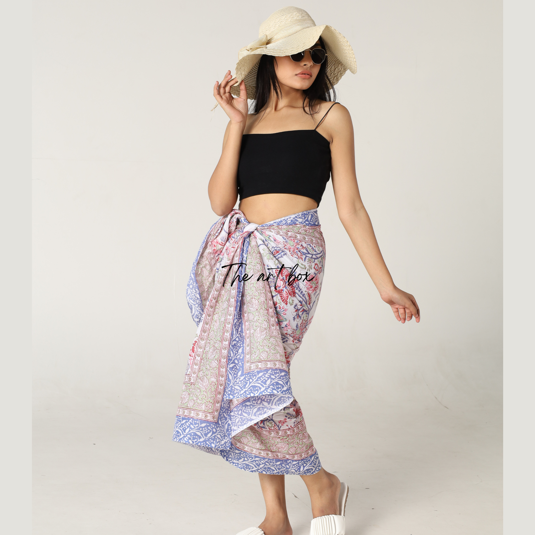 Versatile Beach Cover-Up: Printed Sarong for Summer Fun