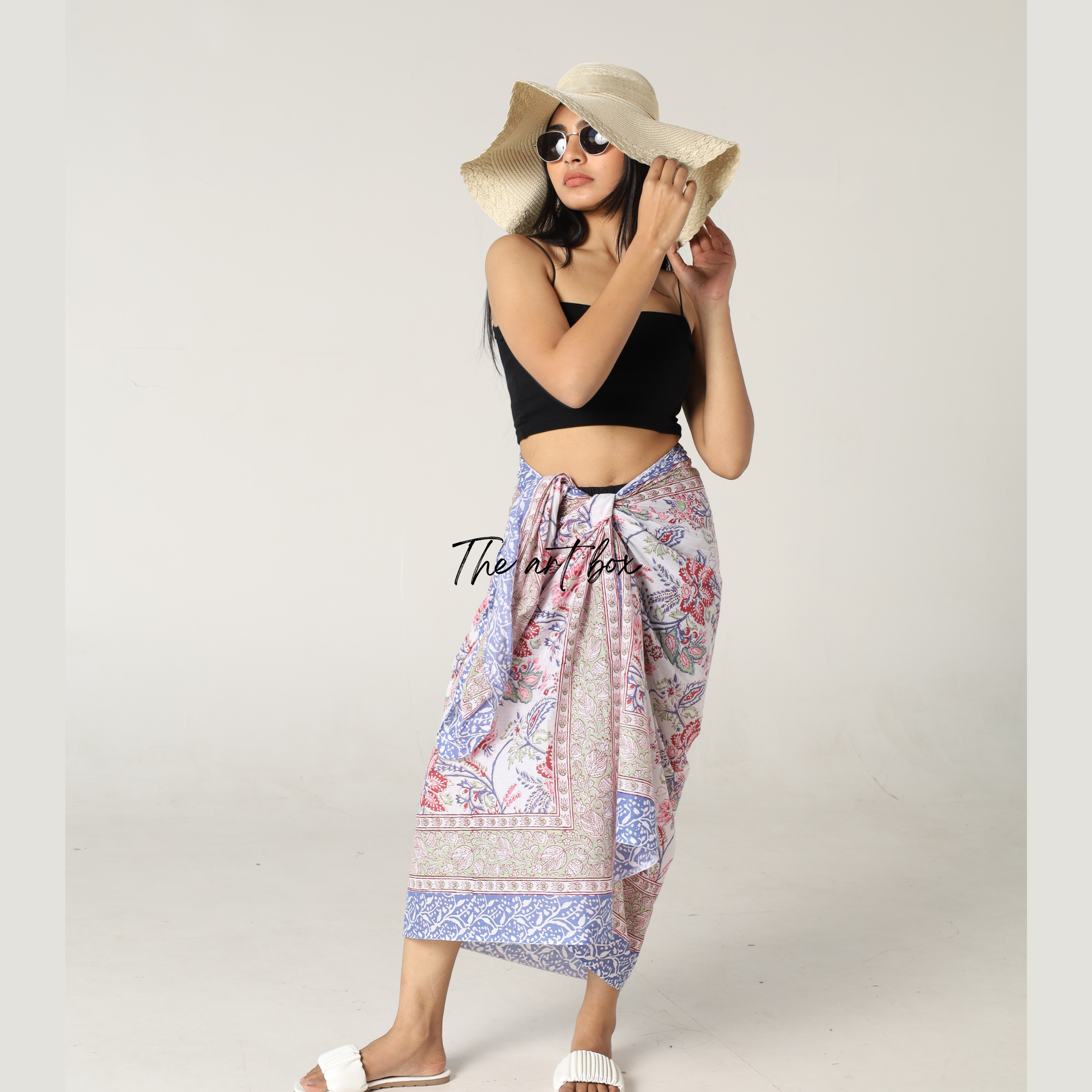 Versatile Beach Cover-Up: Printed Sarong for Summer Fun