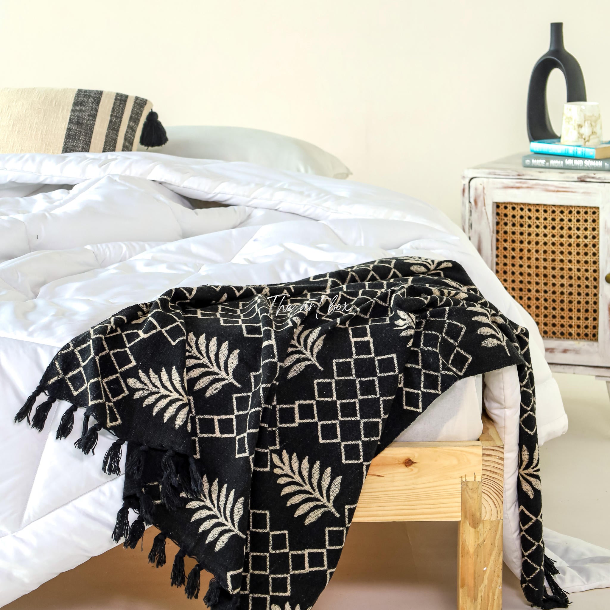 Luxury Black Daabu Print Throw