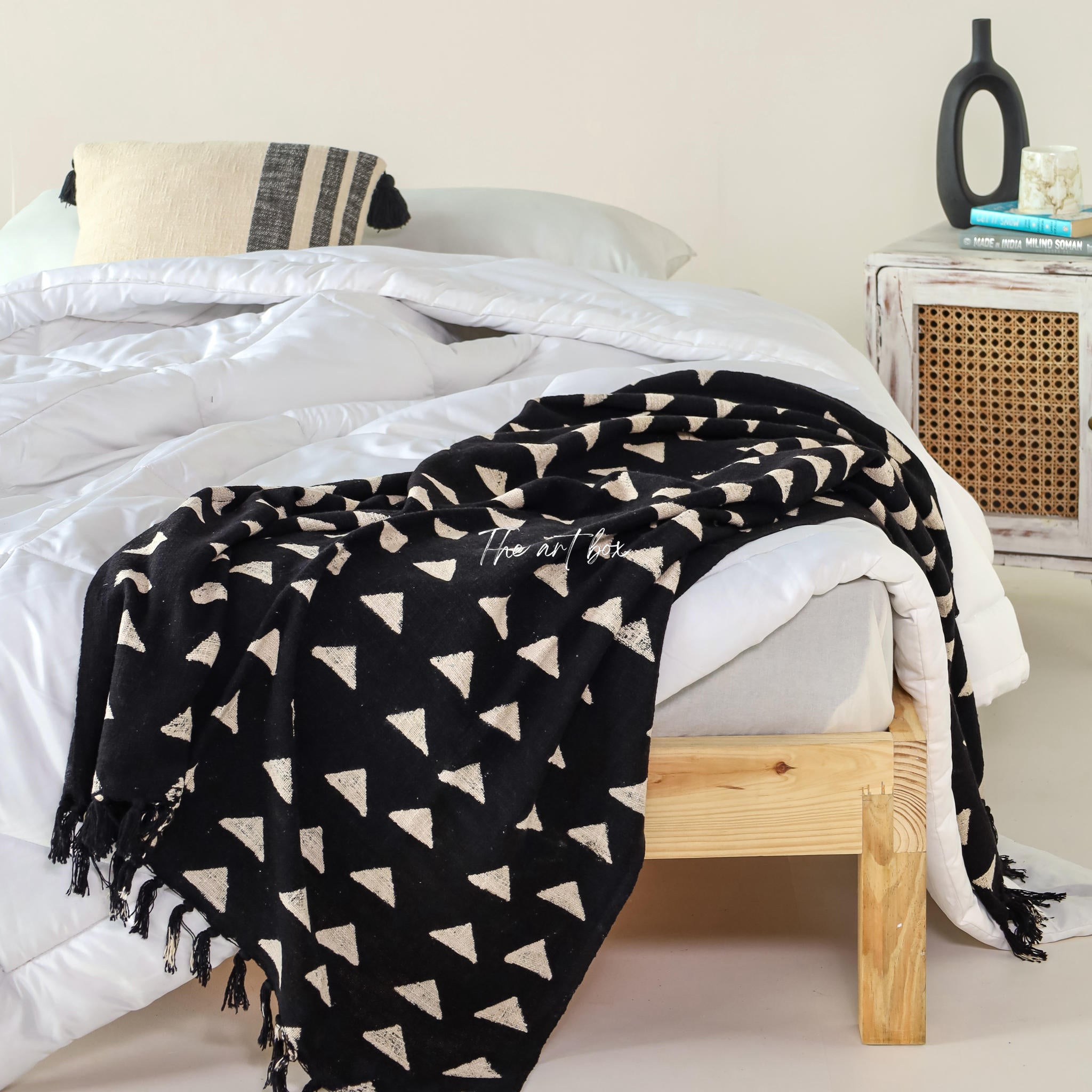 Triangle Pattern Black Daabu Print Throw