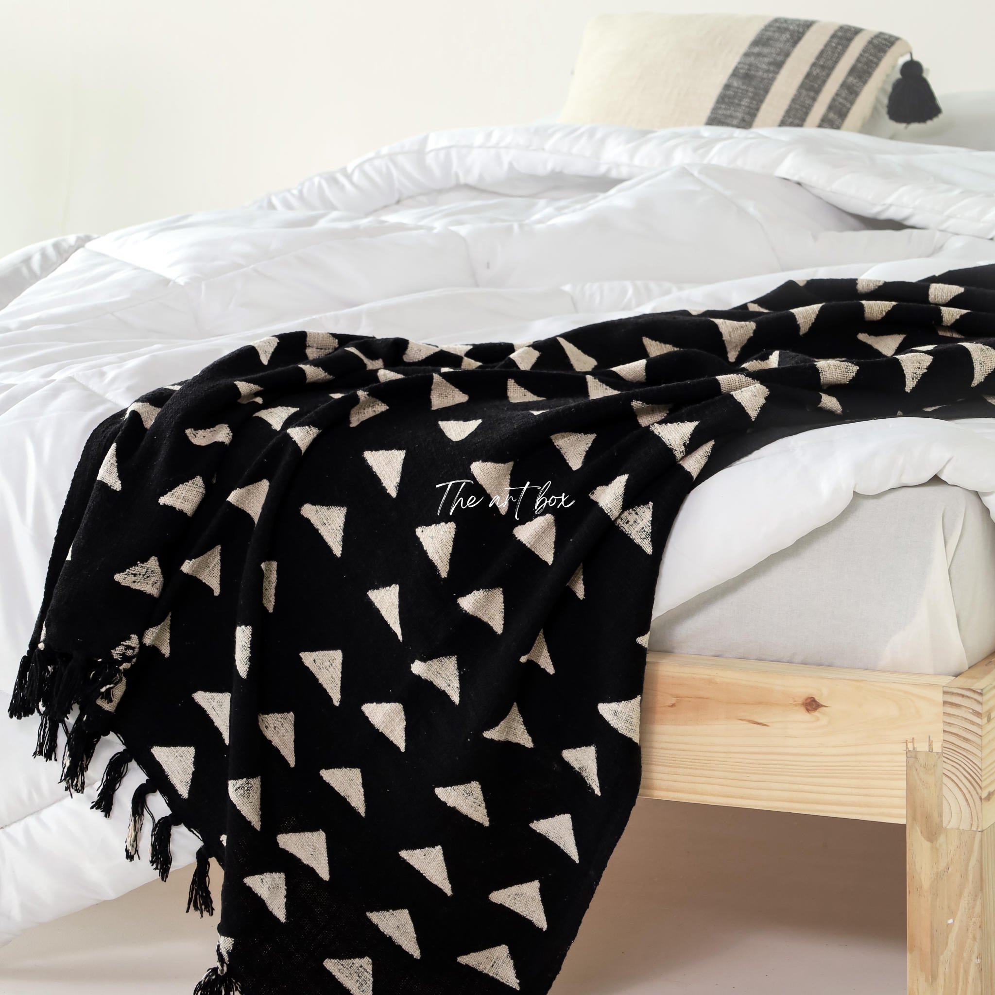 Triangle Pattern Black Daabu Print Throw