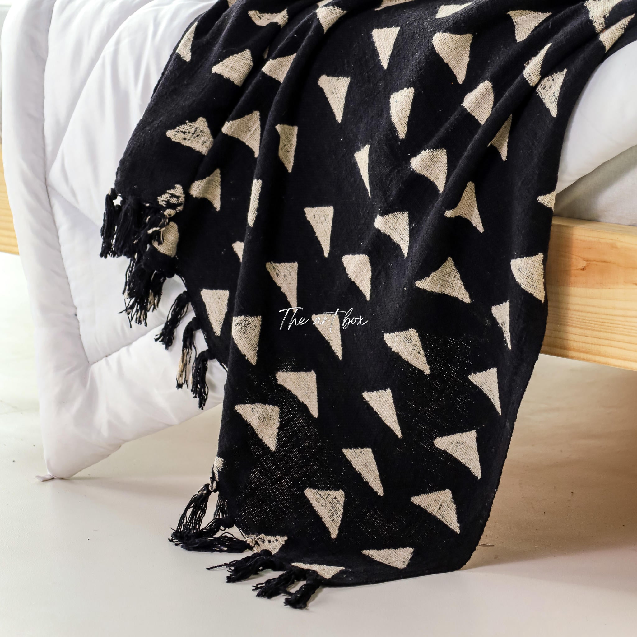 Triangle Pattern Black Daabu Print Throw