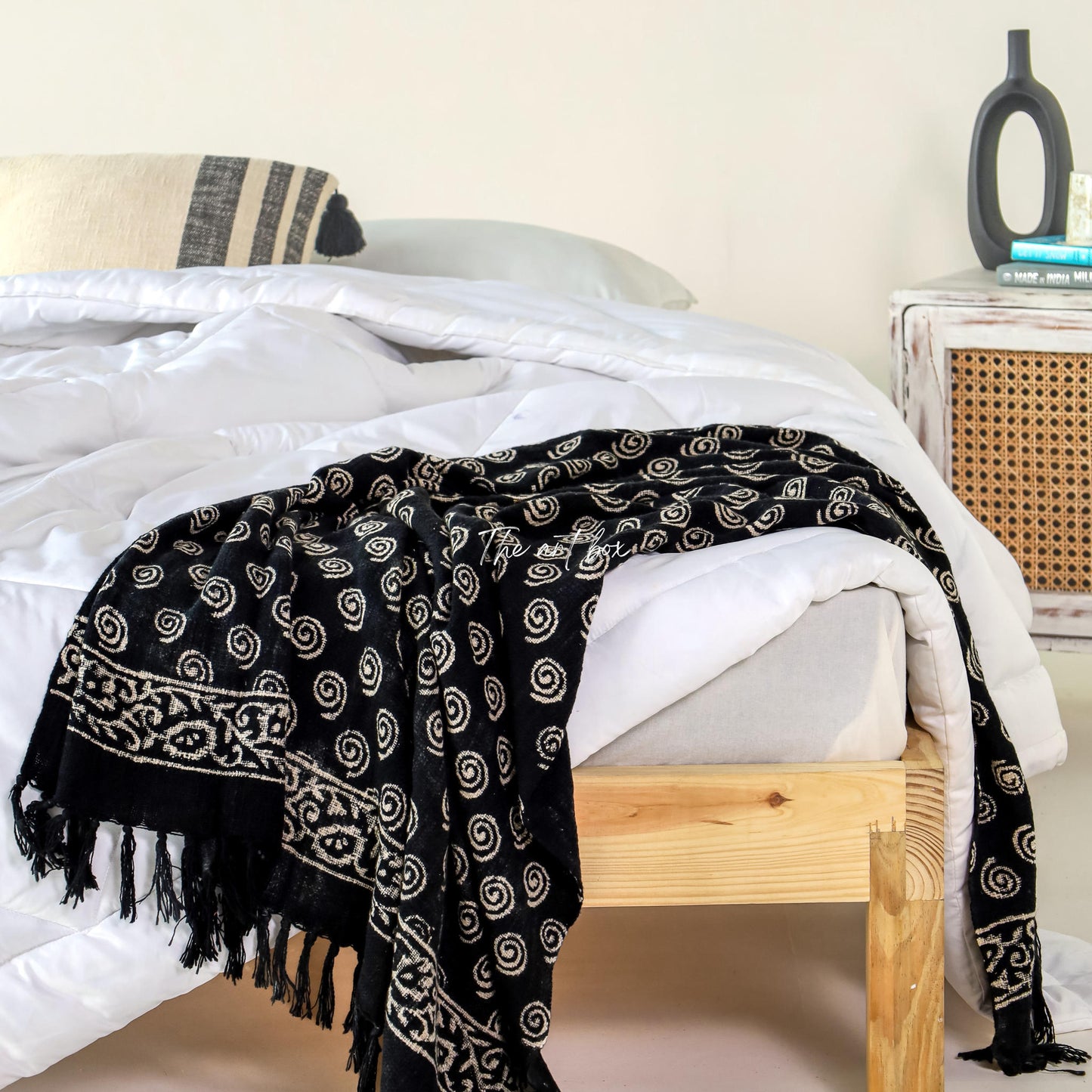 Classy Black Daabu Print Throw