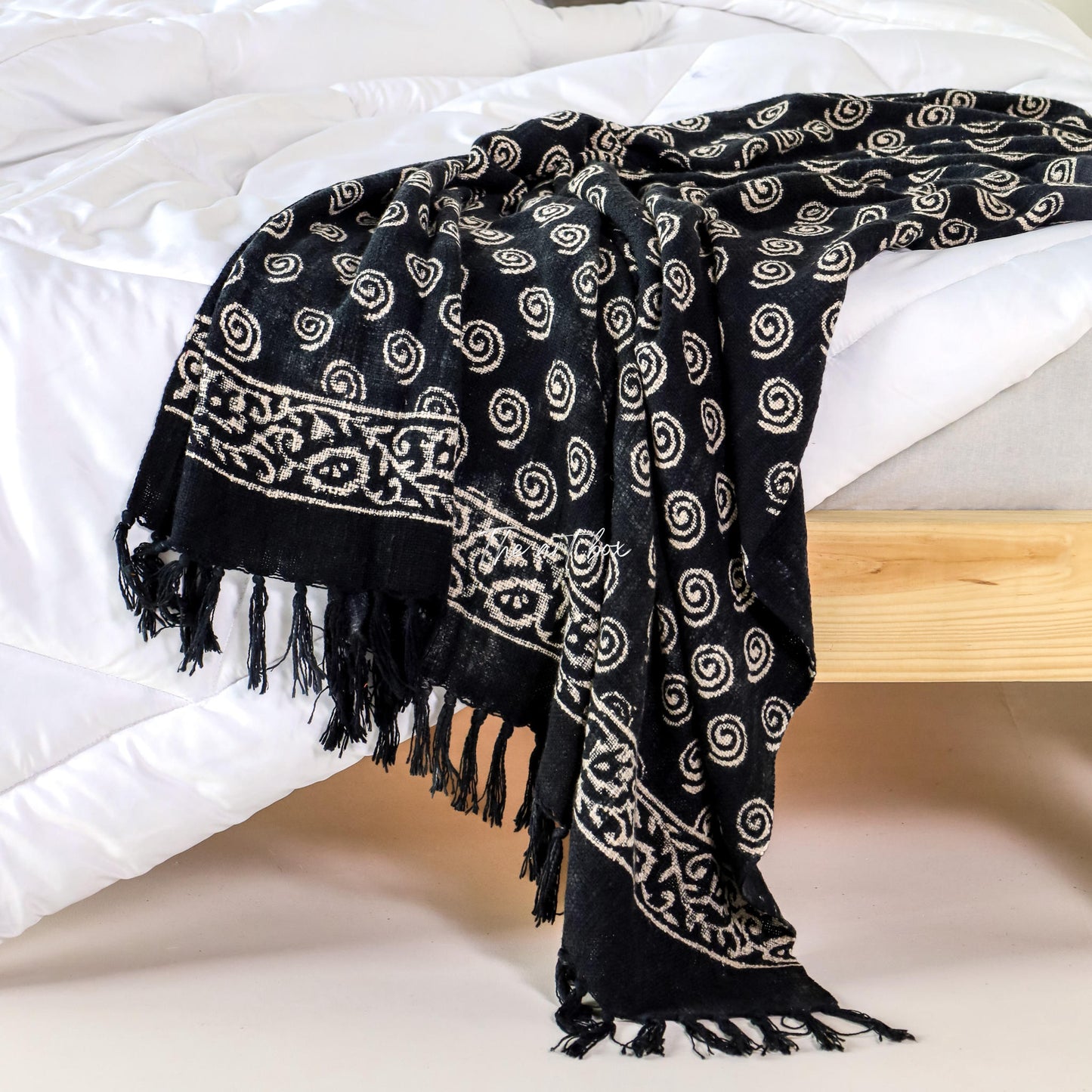 Classy Black Daabu Print Throw