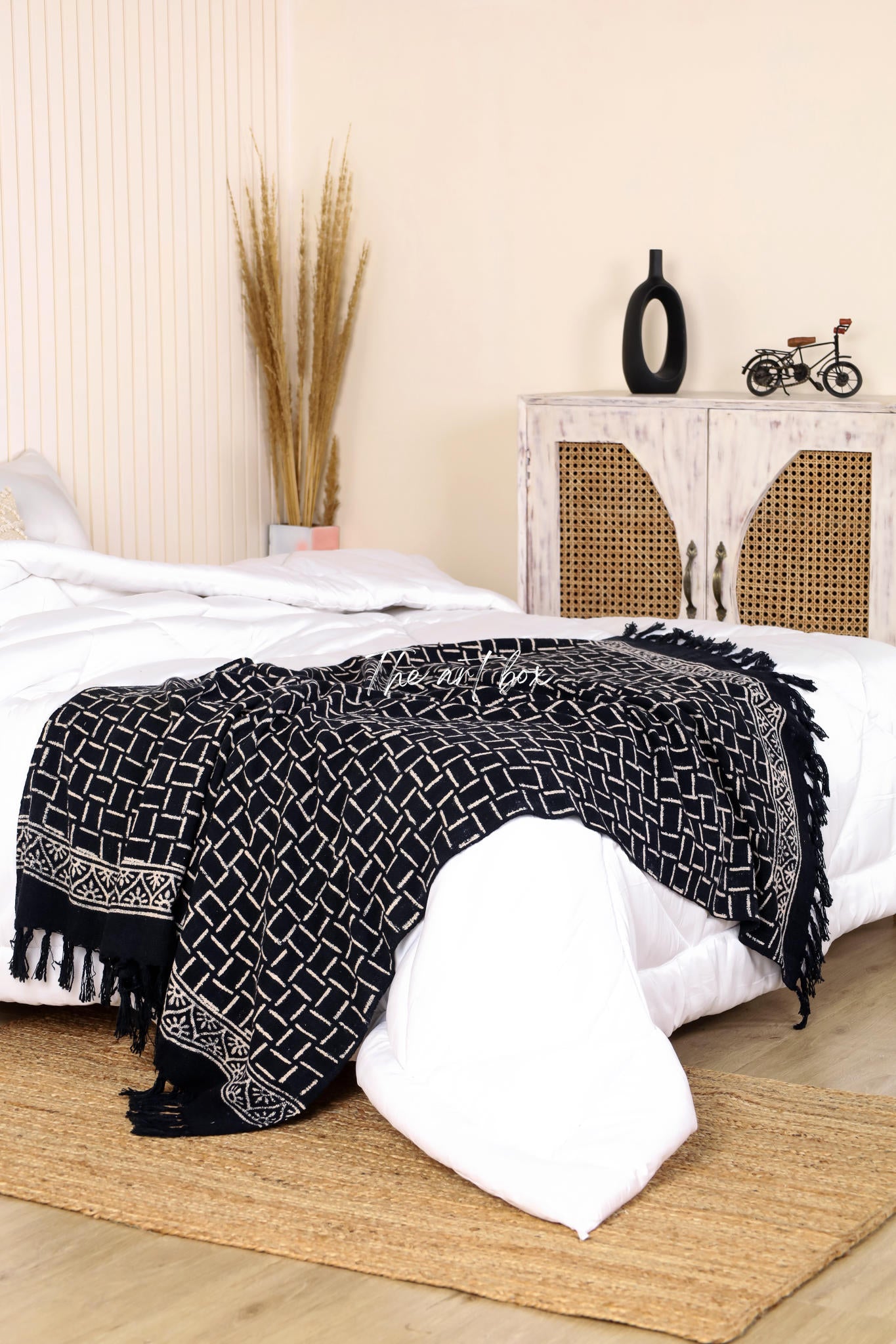 Khadi Black Daabu Print Throw