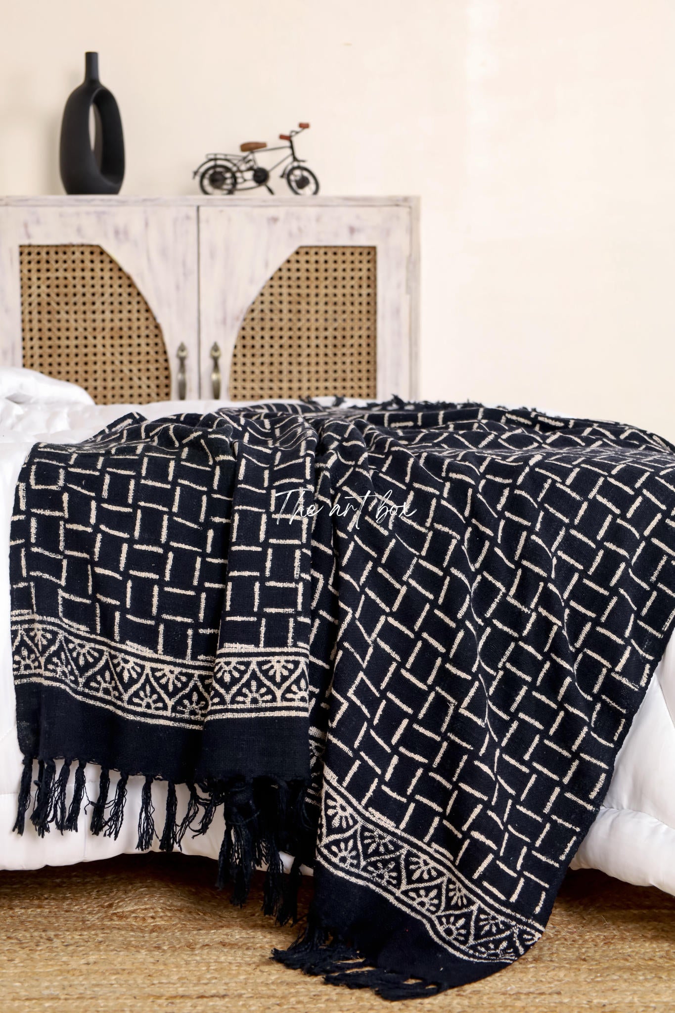 Khadi Black Daabu Print Throw