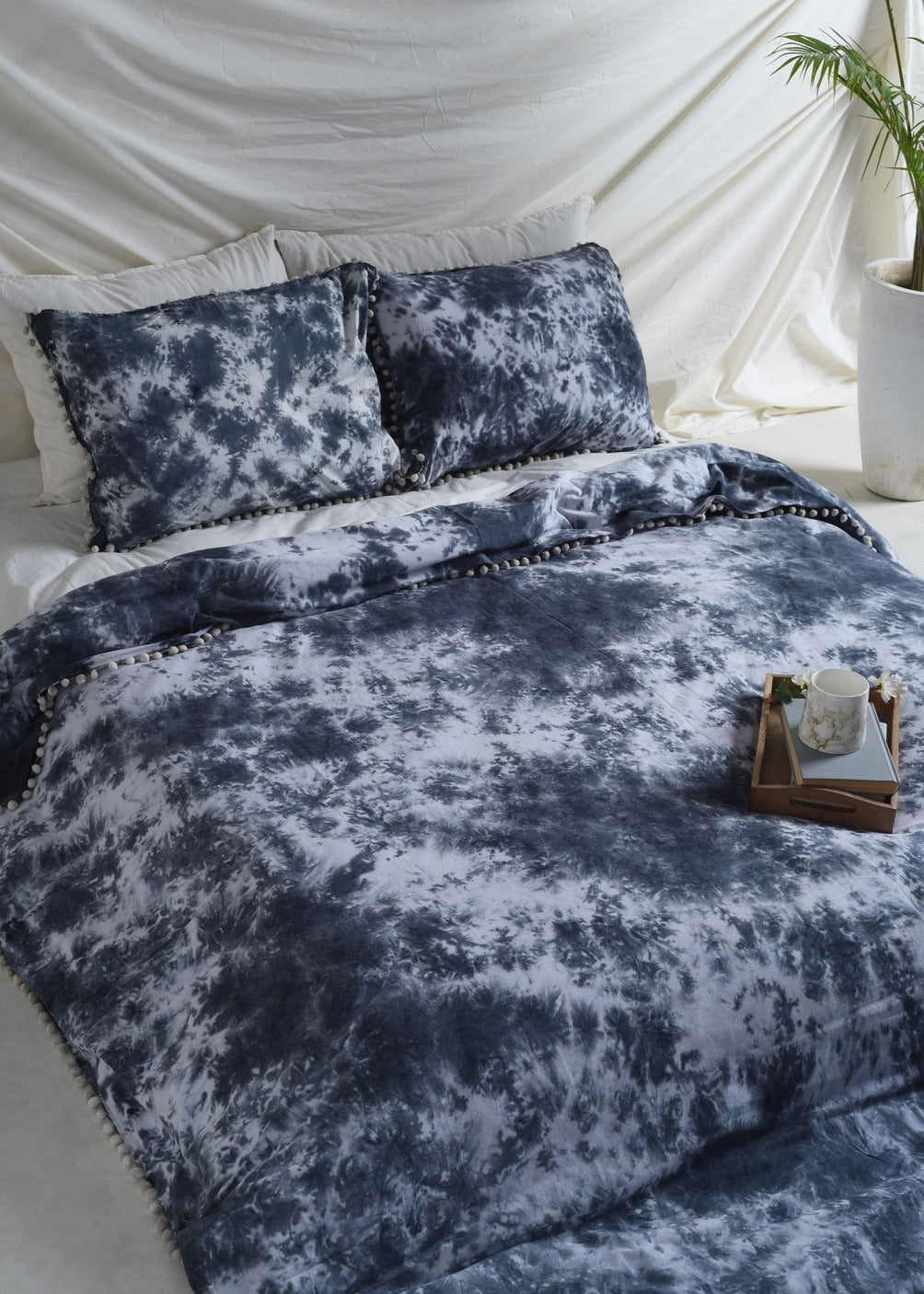 Blue and White Tie-Dye Duvet Cover with Pillow cases Set