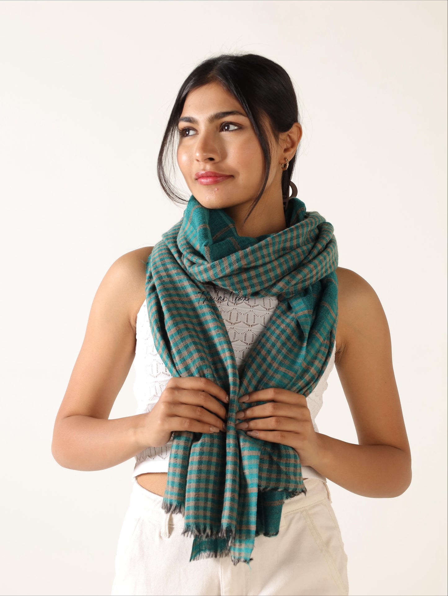 Versatile Reversible Plaid Scarf Your Go-To Fashion Accessory