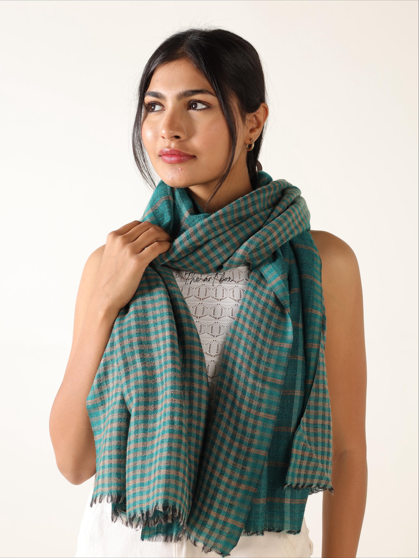 Versatile Reversible Plaid Scarf Your Go-To Fashion Accessory