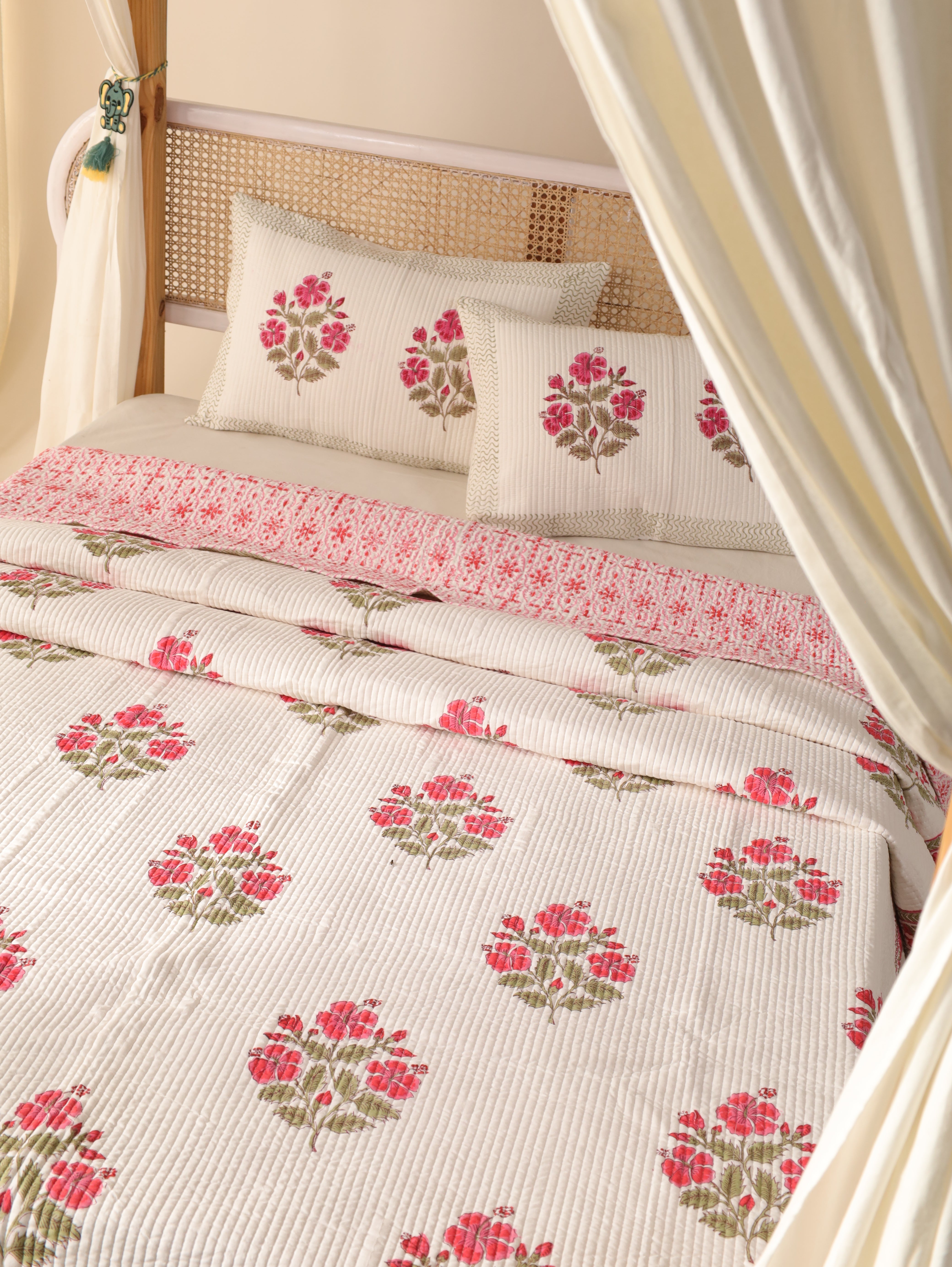 Quilt with Pillow Cover Stamp Set Floral Cotton Quilted Double Soft Cozy Coverlet All Season Blanket