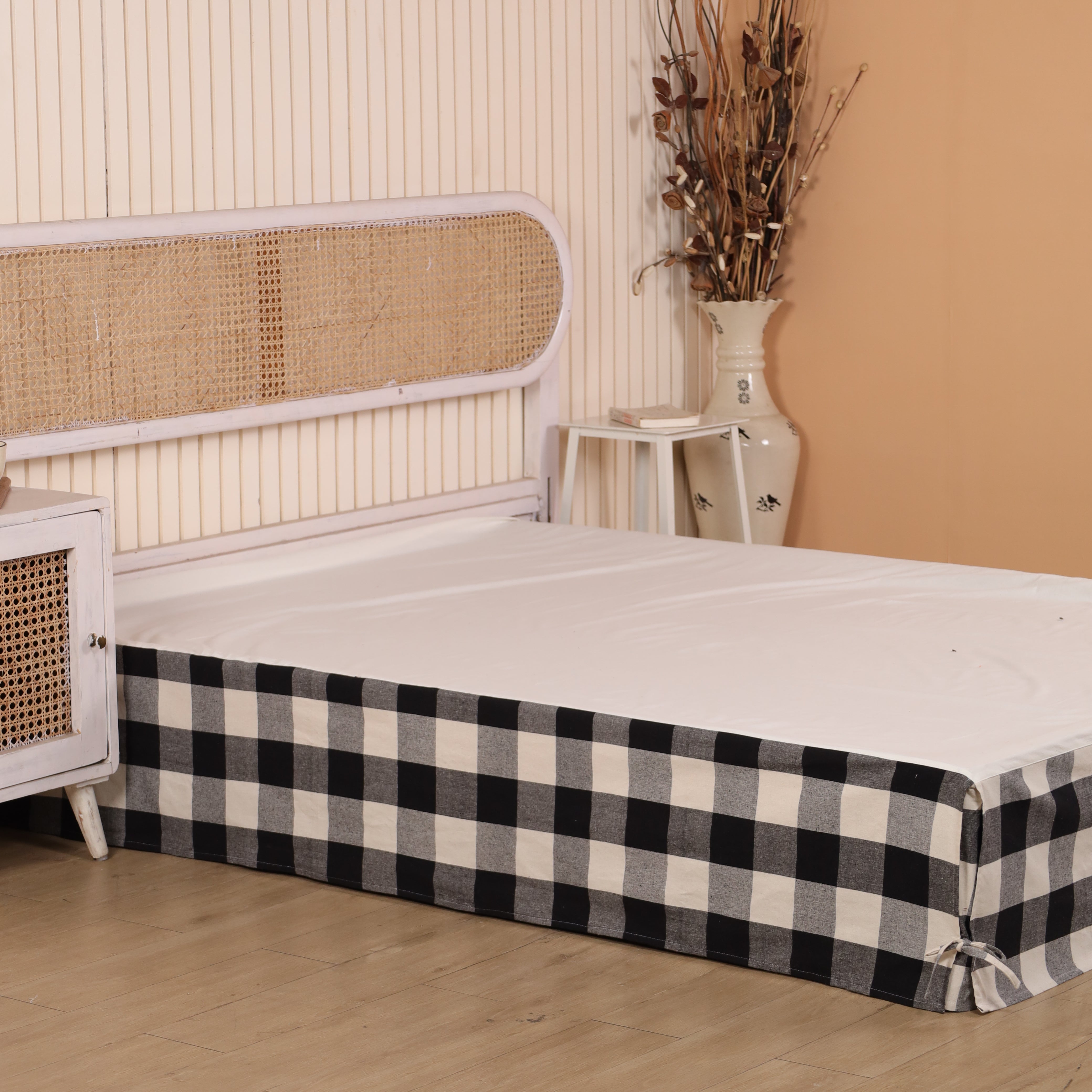 Rustic Farmhouse Black Buffalo Check Tailored Bed Skirt – Classic Plaid Pleated Bed Valance