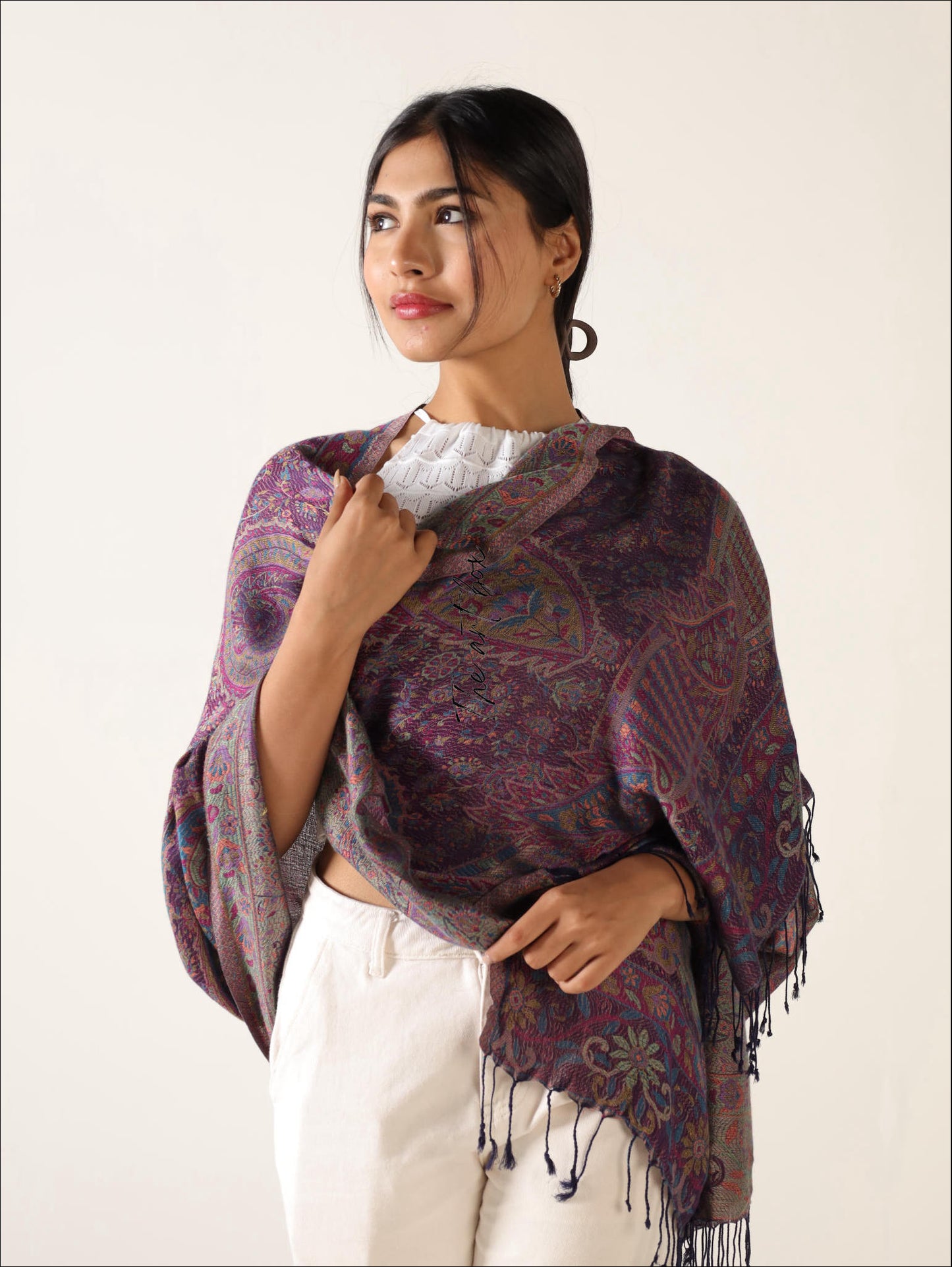 Effortless Elegance: Cashmere Feel Pashmina Scarf for Any Outfit
