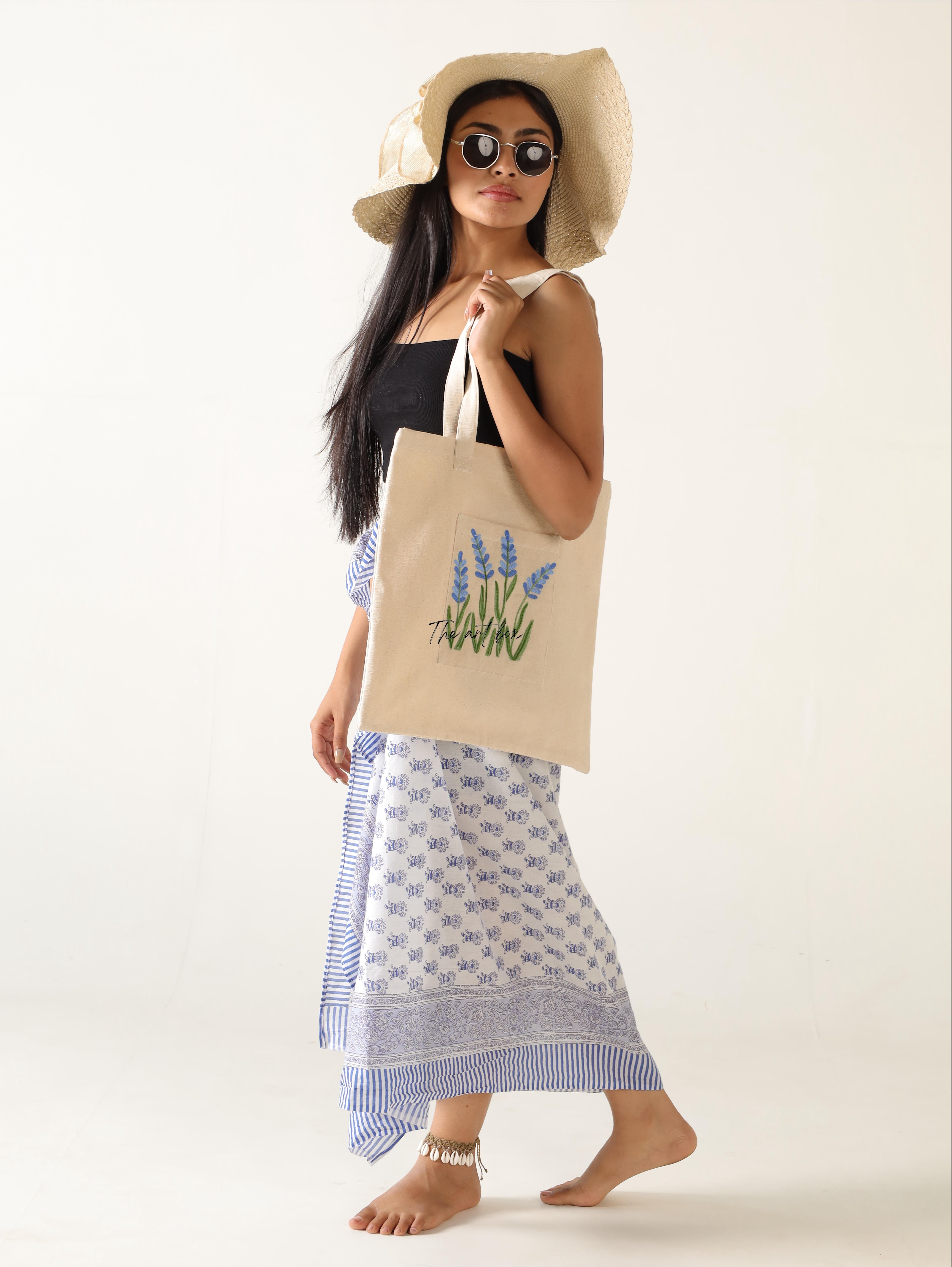 Artful Embroidery Tote: Elevate Your Everyday Ensemble