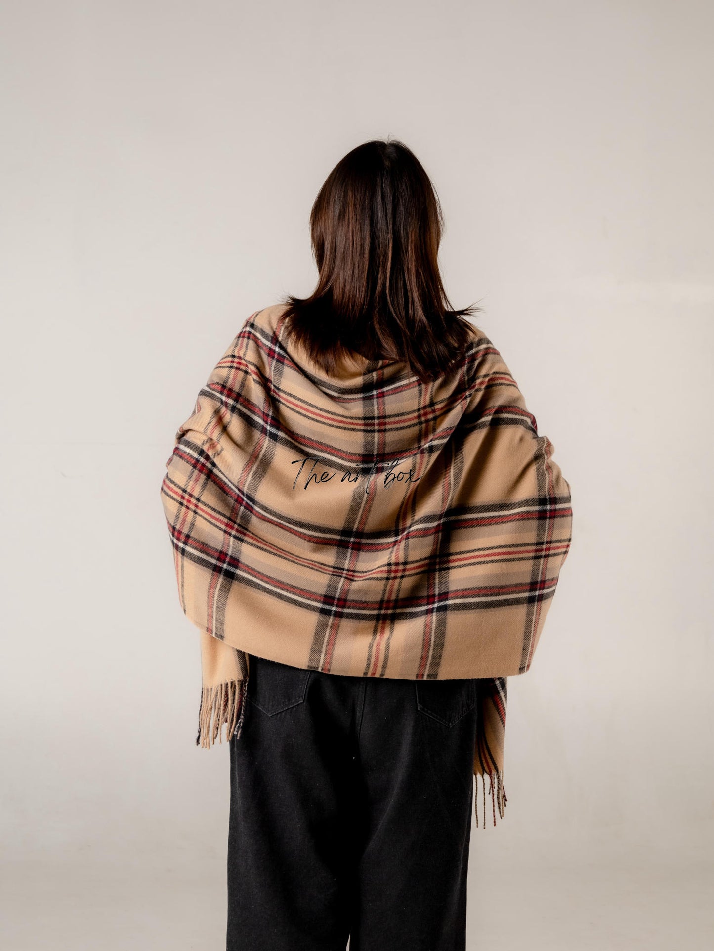 Cotton Elegance: Chic Woolen Scarves for Your Wardrobe