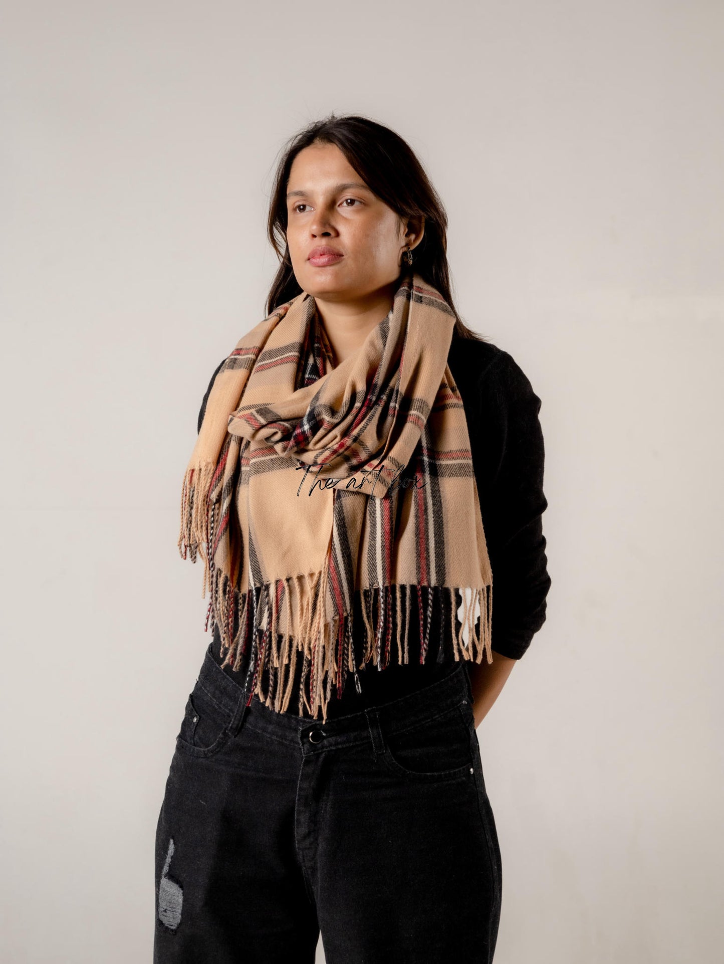 Cotton Elegance: Chic Woolen Scarves for Your Wardrobe