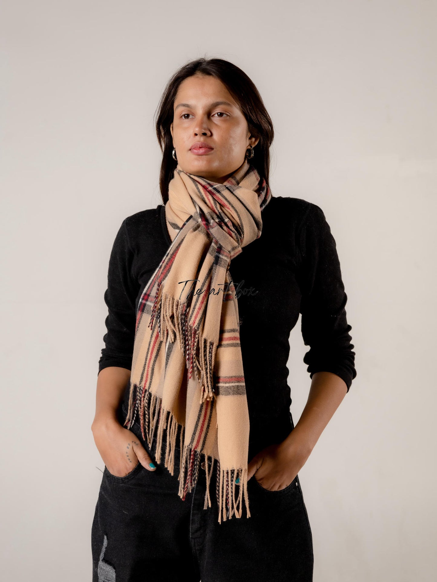 Cotton Elegance: Chic Woolen Scarves for Your Wardrobe