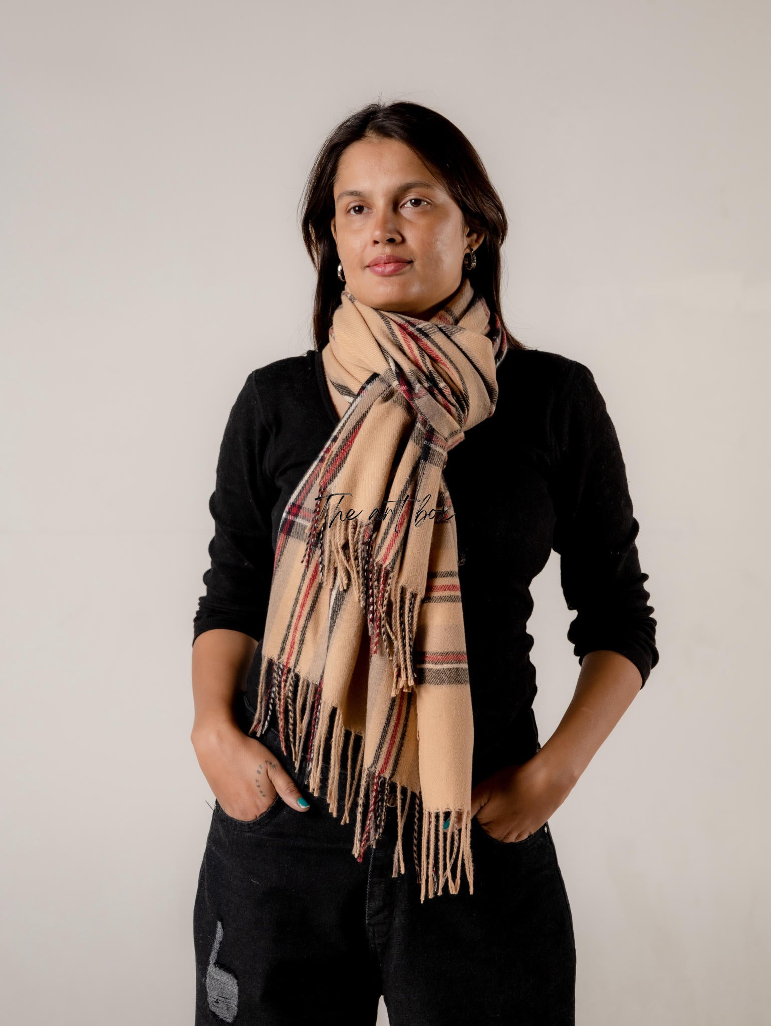 Cotton Elegance: Chic Woolen Scarves for Your Wardrobe