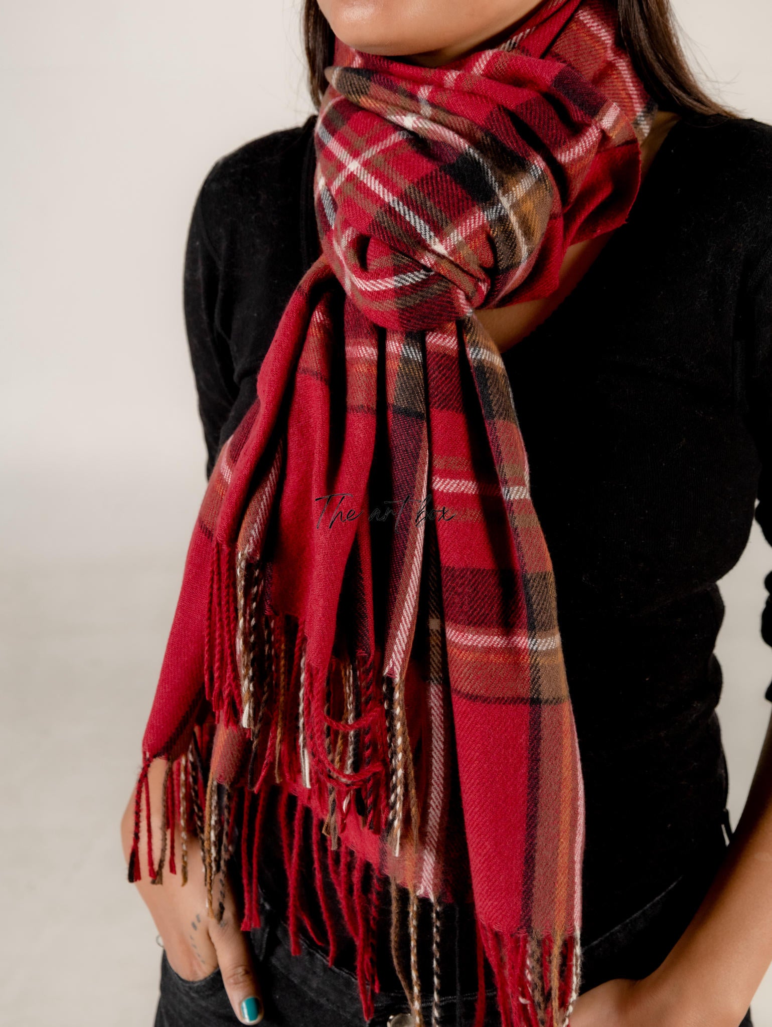 Cotton Luxury: Wrap Yourself in Our Woolen Scarf Range