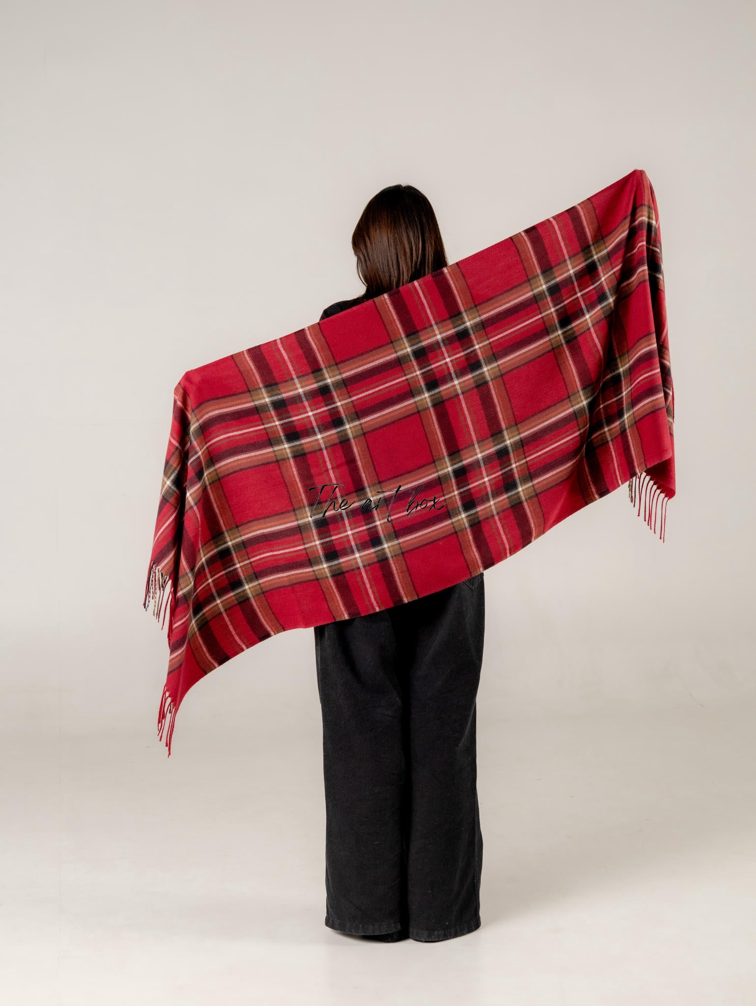 Cotton Luxury: Wrap Yourself in Our Woolen Scarf Range