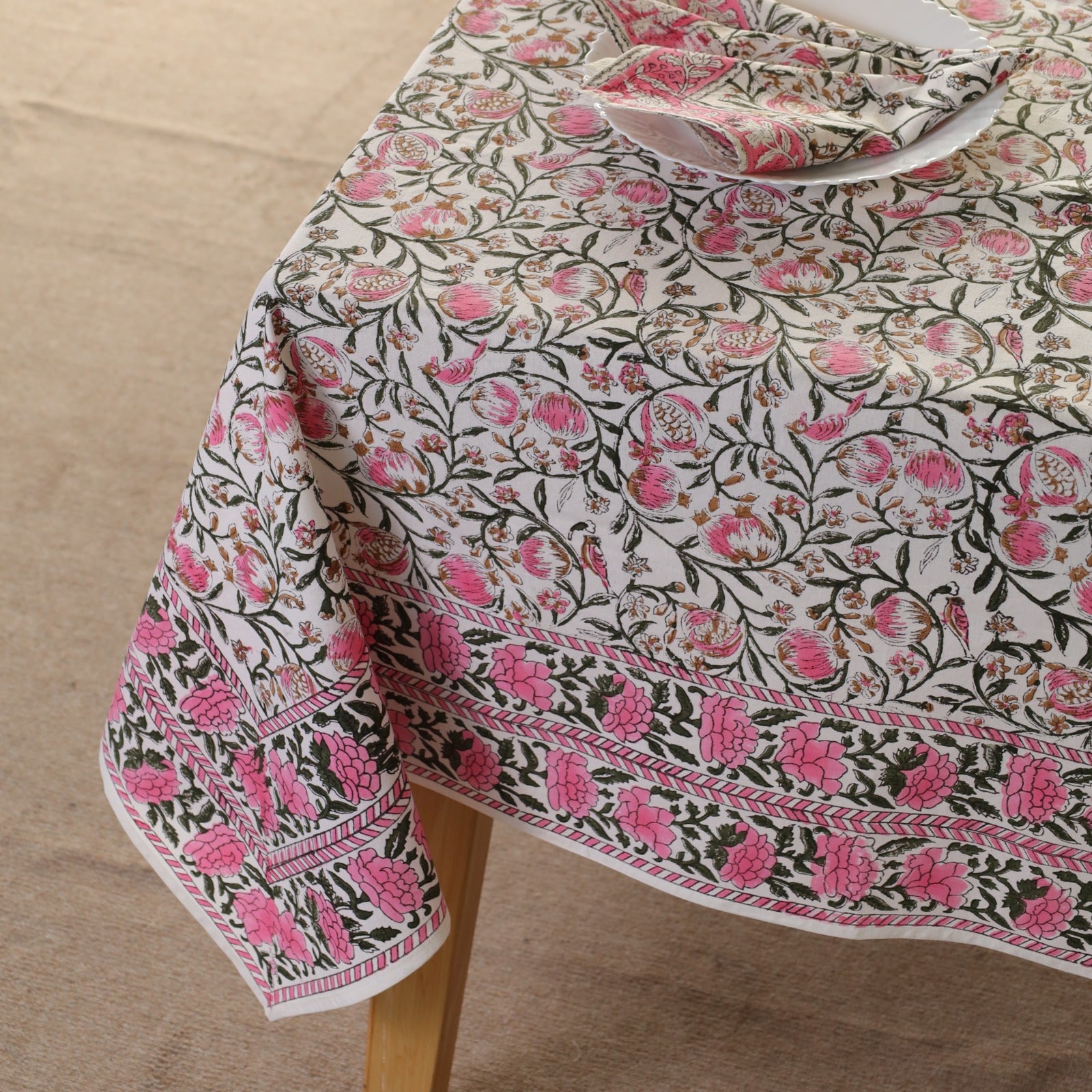 Nappes de table blanches pour votre salle à manger et votre salon